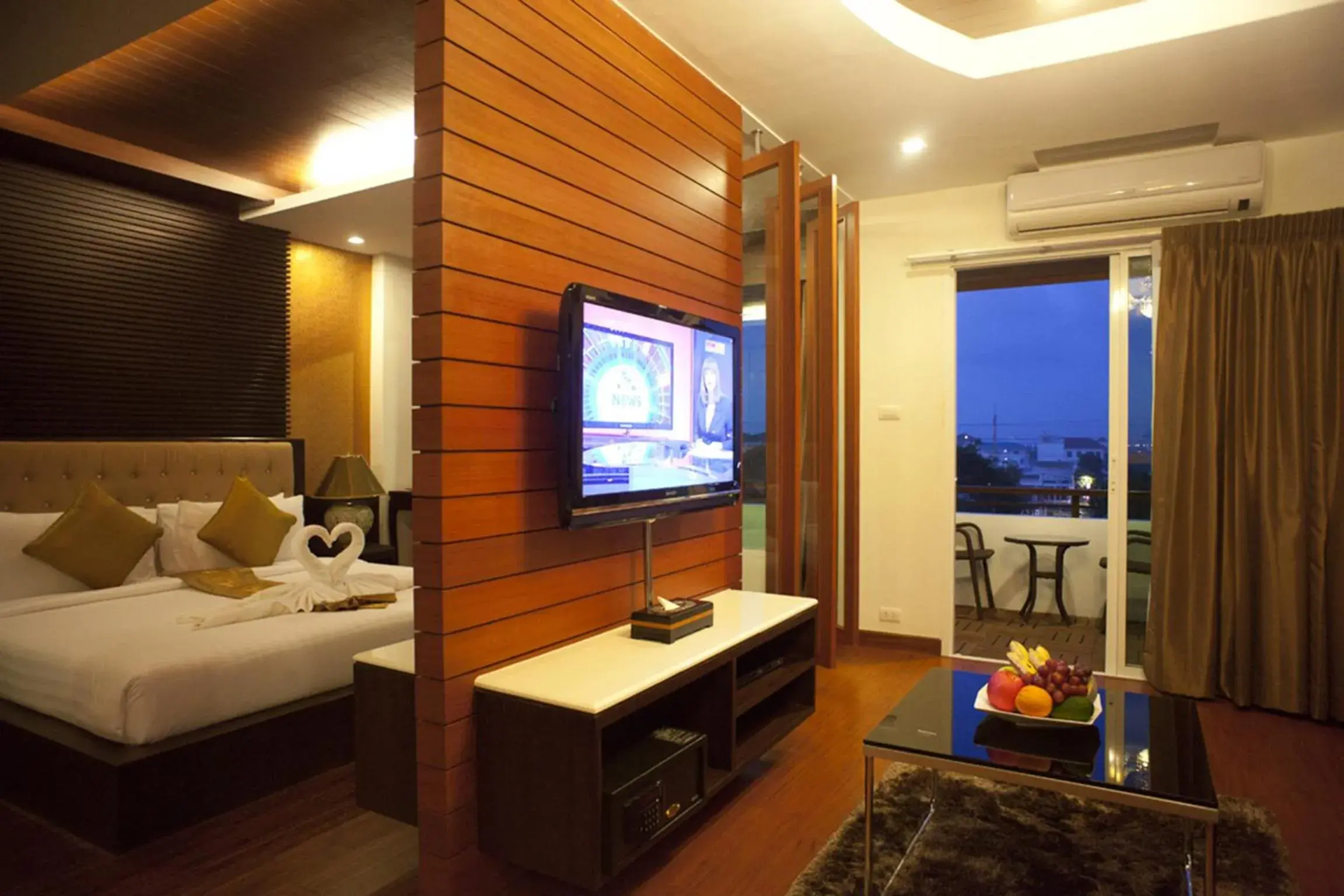 Living room in Suvarnabhumi Suite