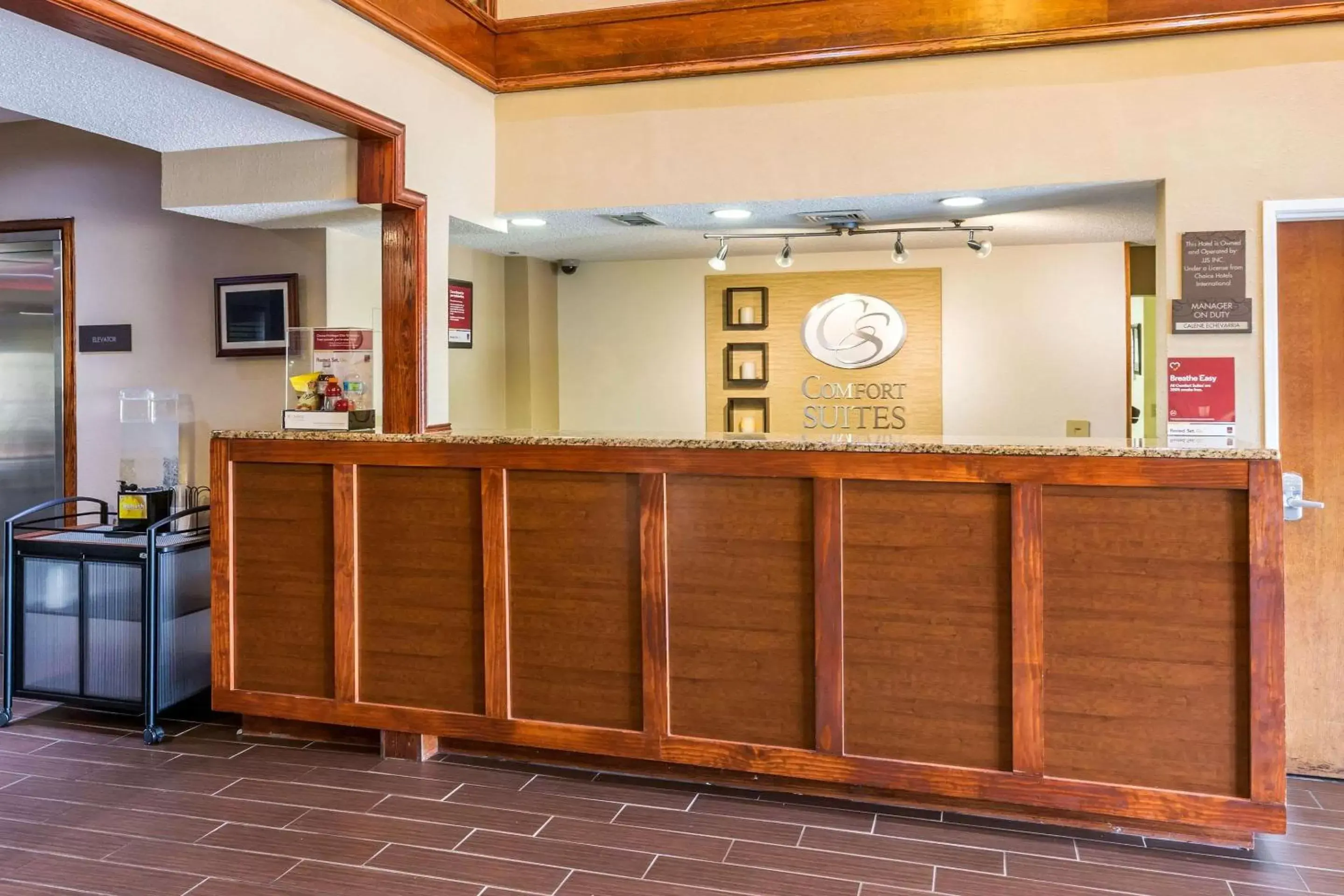 Lobby or reception, Lobby/Reception in Comfort Suites near I-80 and I-94