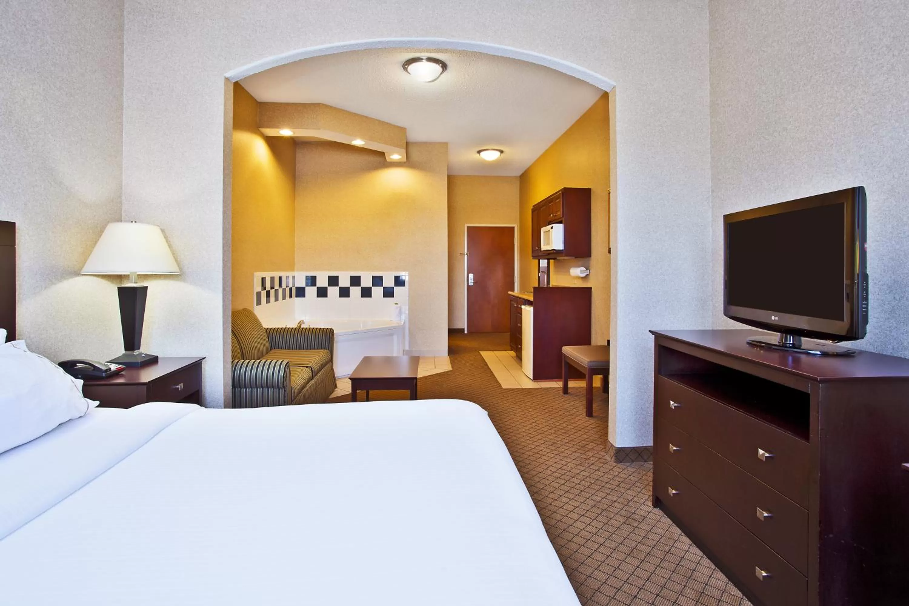 Bedroom, Bed in Holiday Inn Express Hotel & Suites Anderson by IHG
