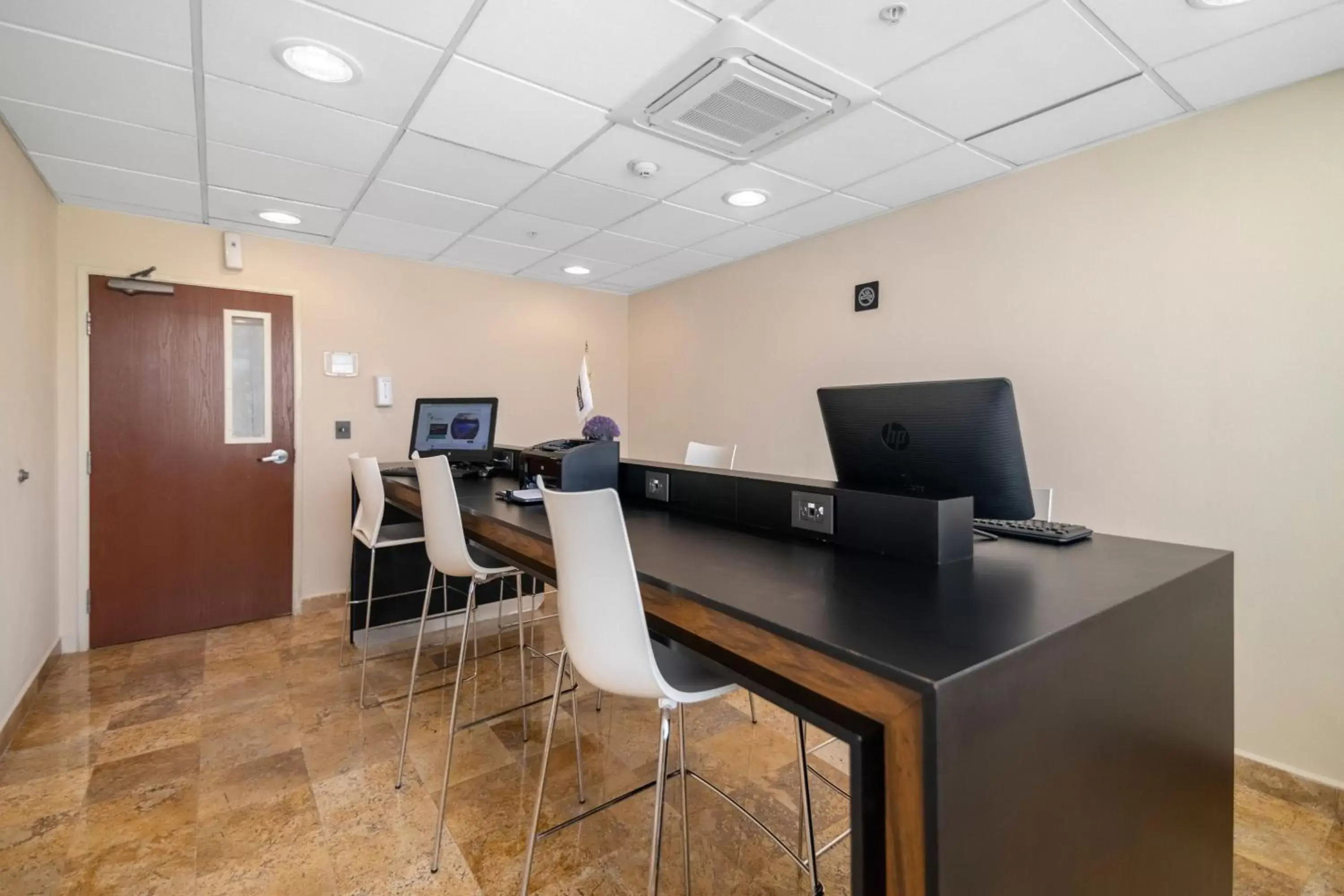 Meeting/conference room, TV/Entertainment Center in City Express by Marriott Cancun
