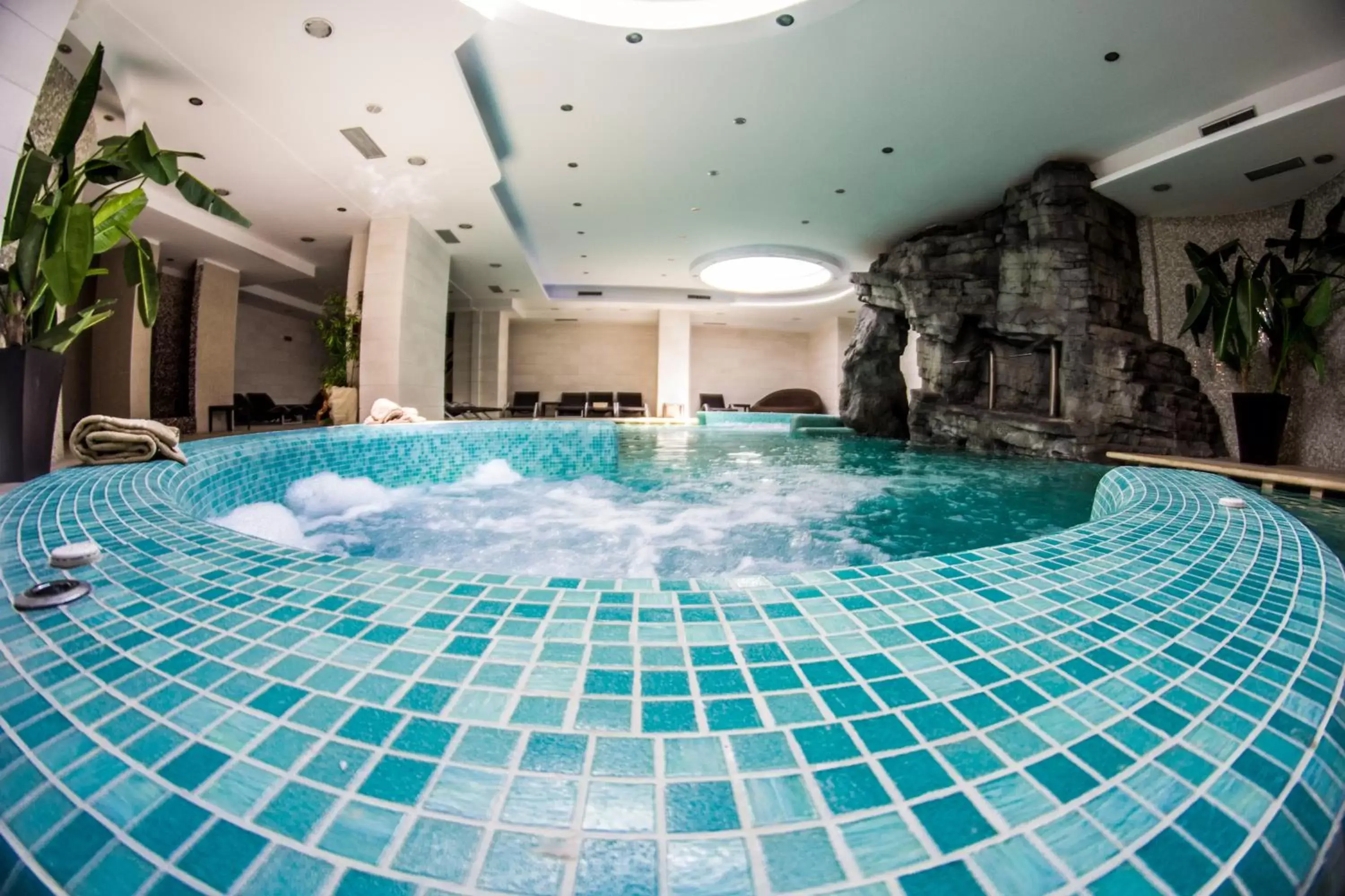 Hot Tub, Swimming Pool in Il Picciolo Etna Golf Resort & Spa