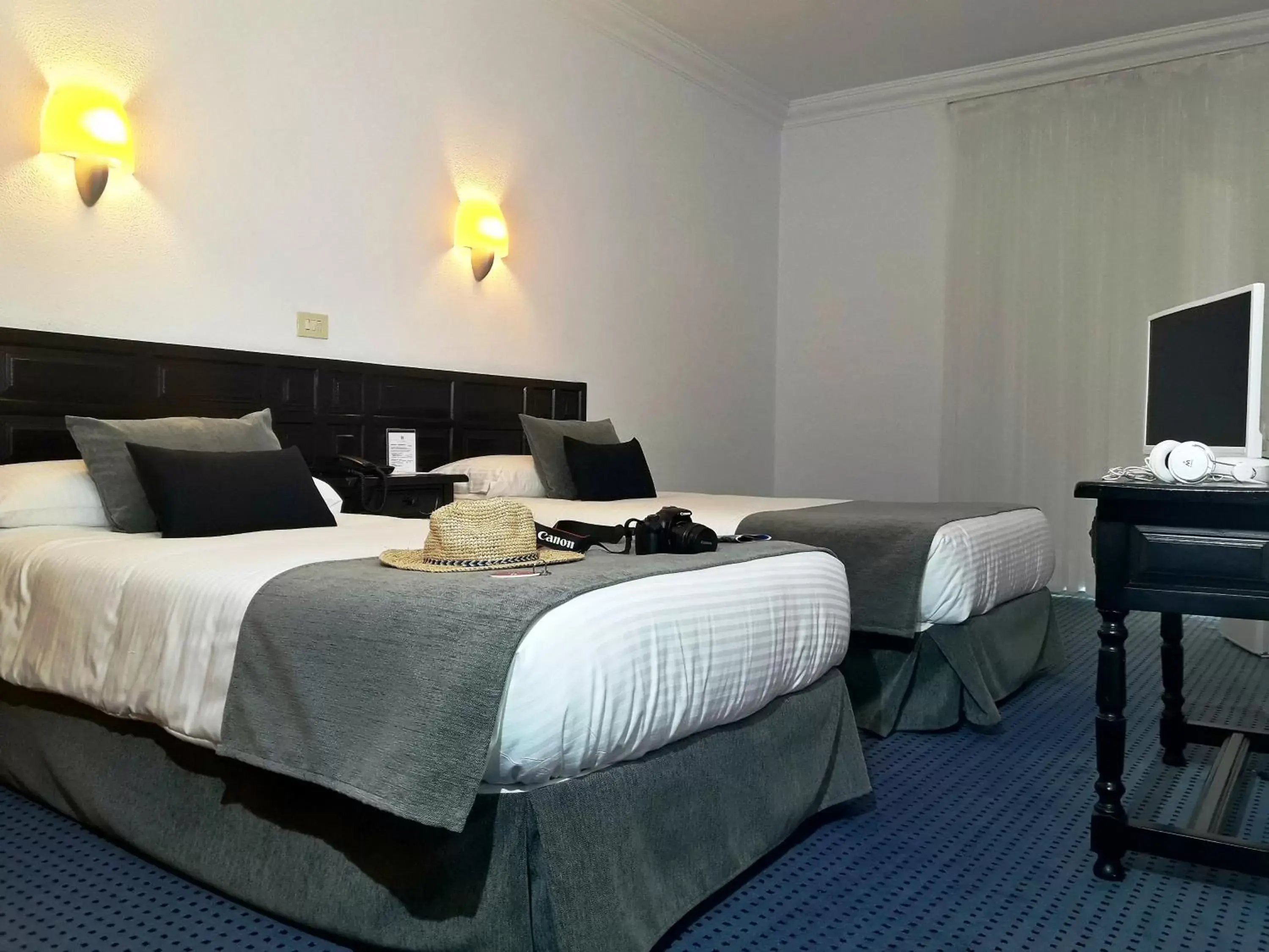 Photo of the whole room, Bed in Hotel Miramar Photo of the whole room, Bed in Hotel Miramar