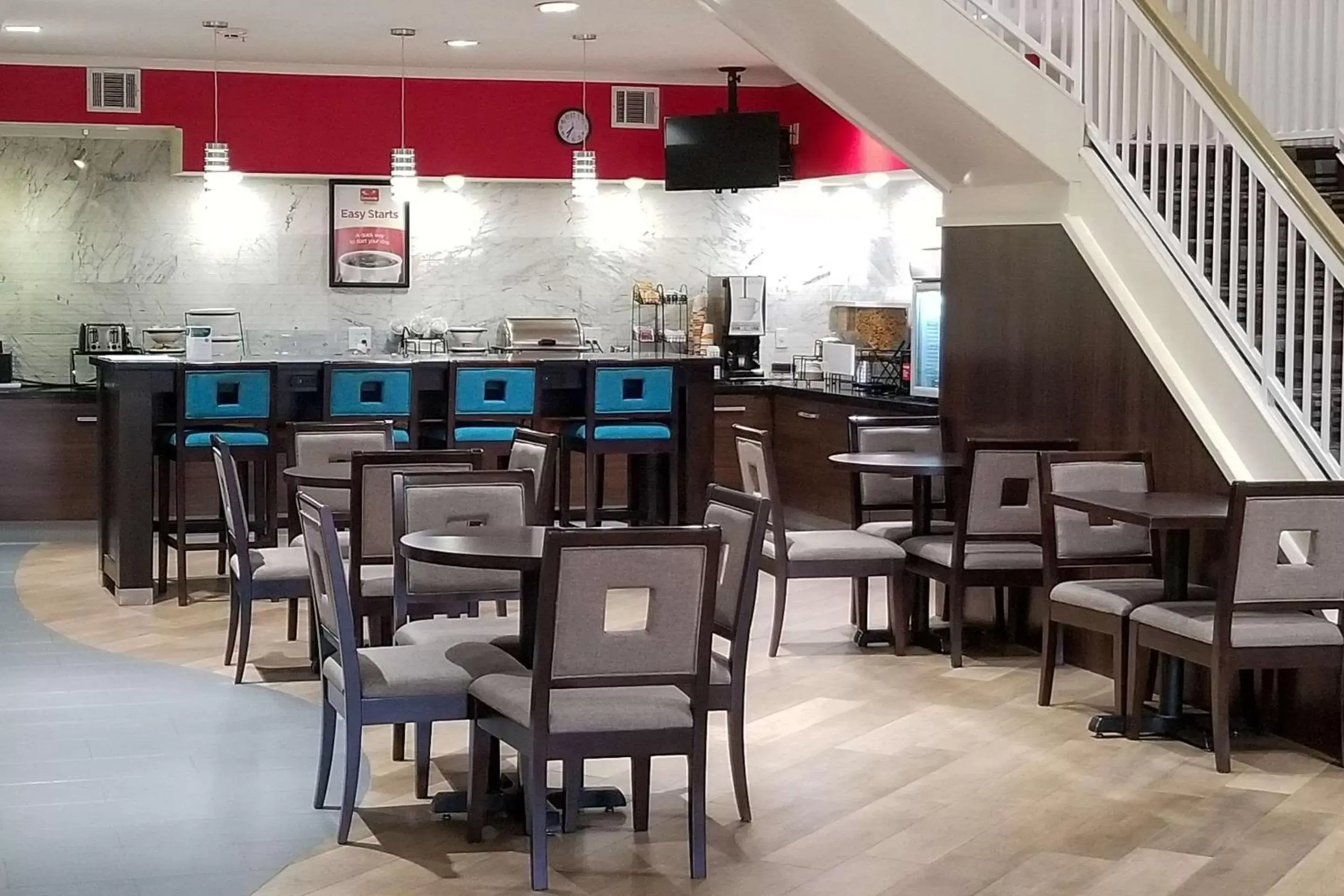 Restaurant/places to eat, Lounge/Bar in Econo Lodge Inn & Suites East
