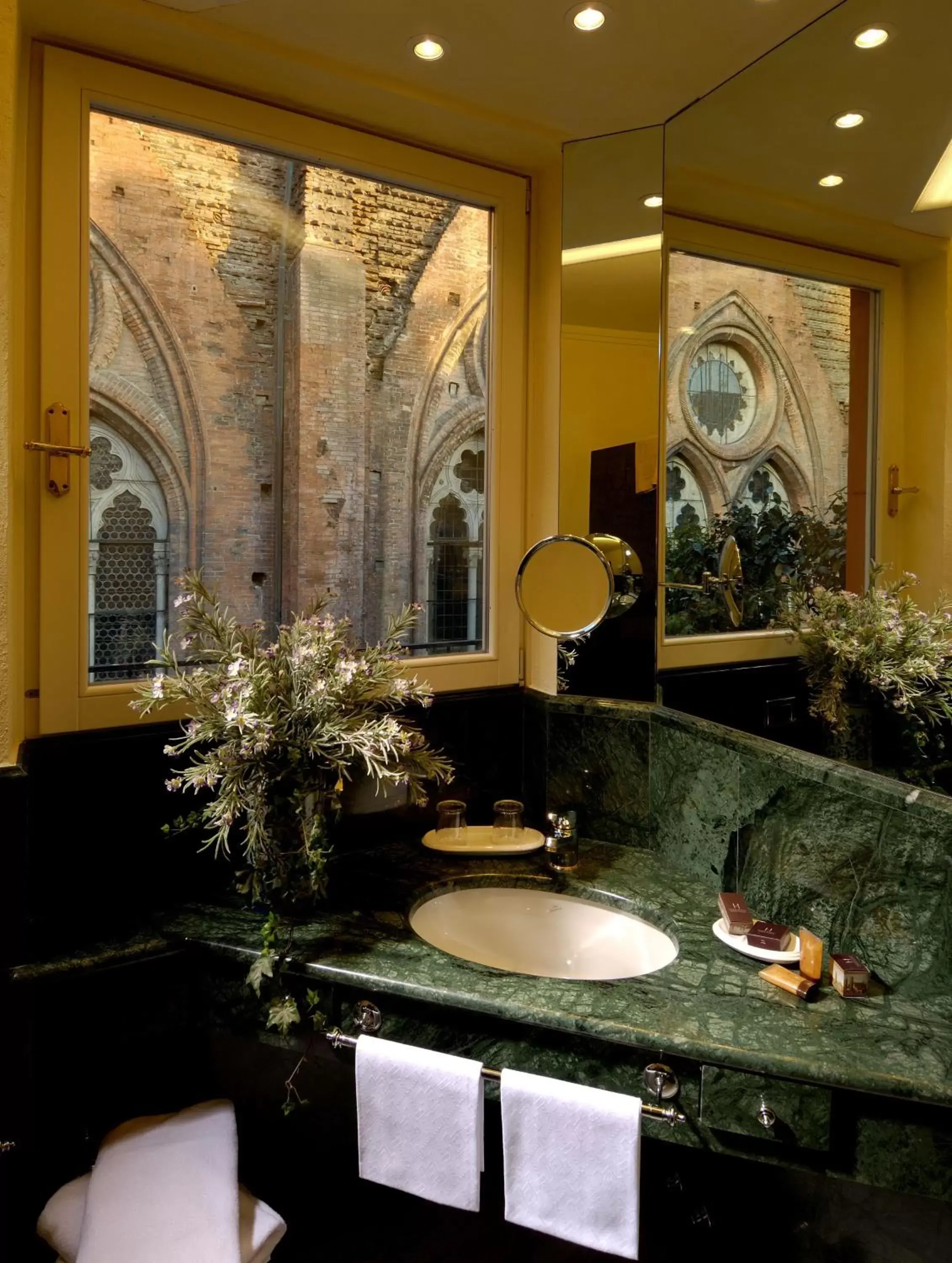 Bathroom in Art Hotel Commercianti