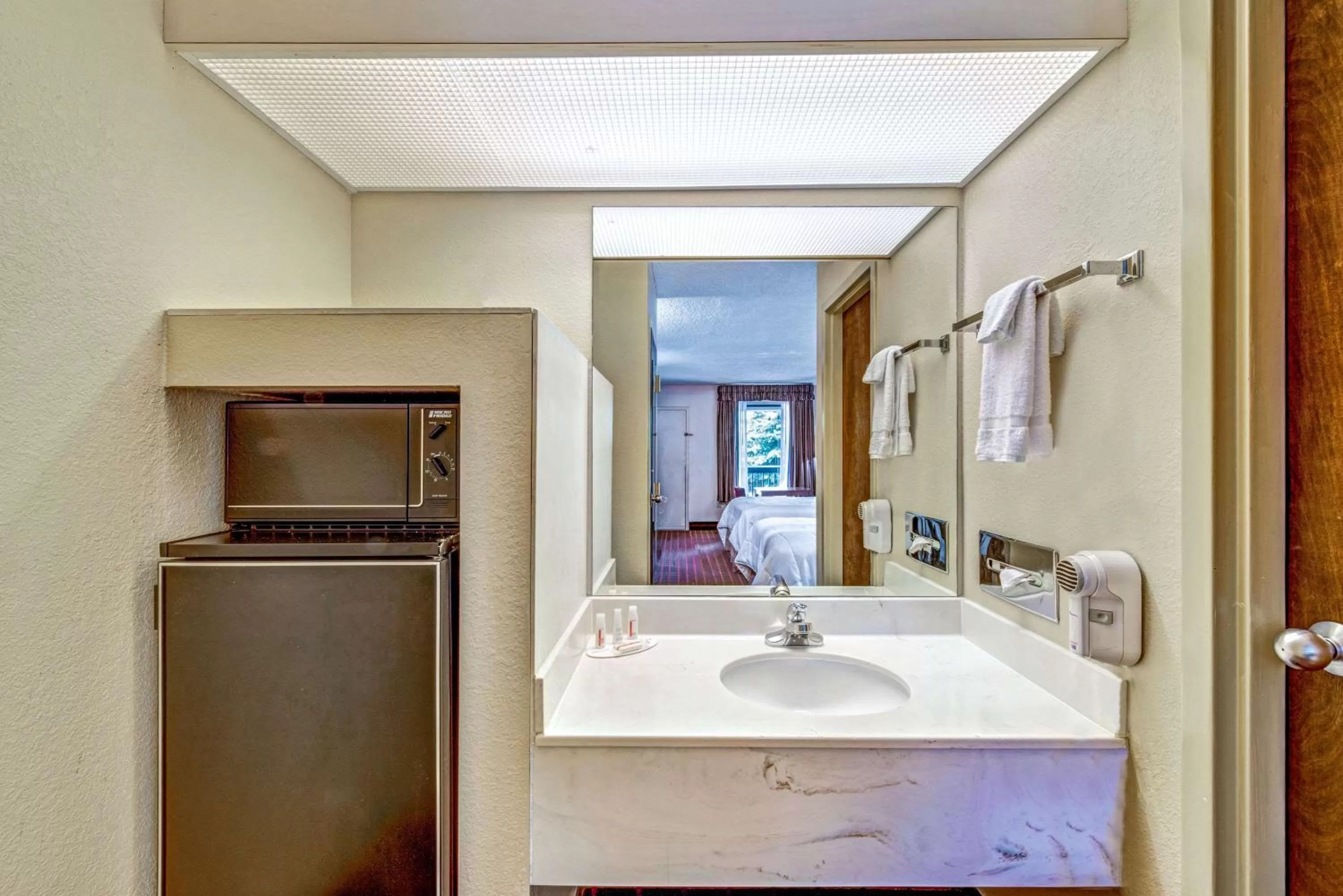 Photo of the whole room in Baymont by Wyndham McDonough