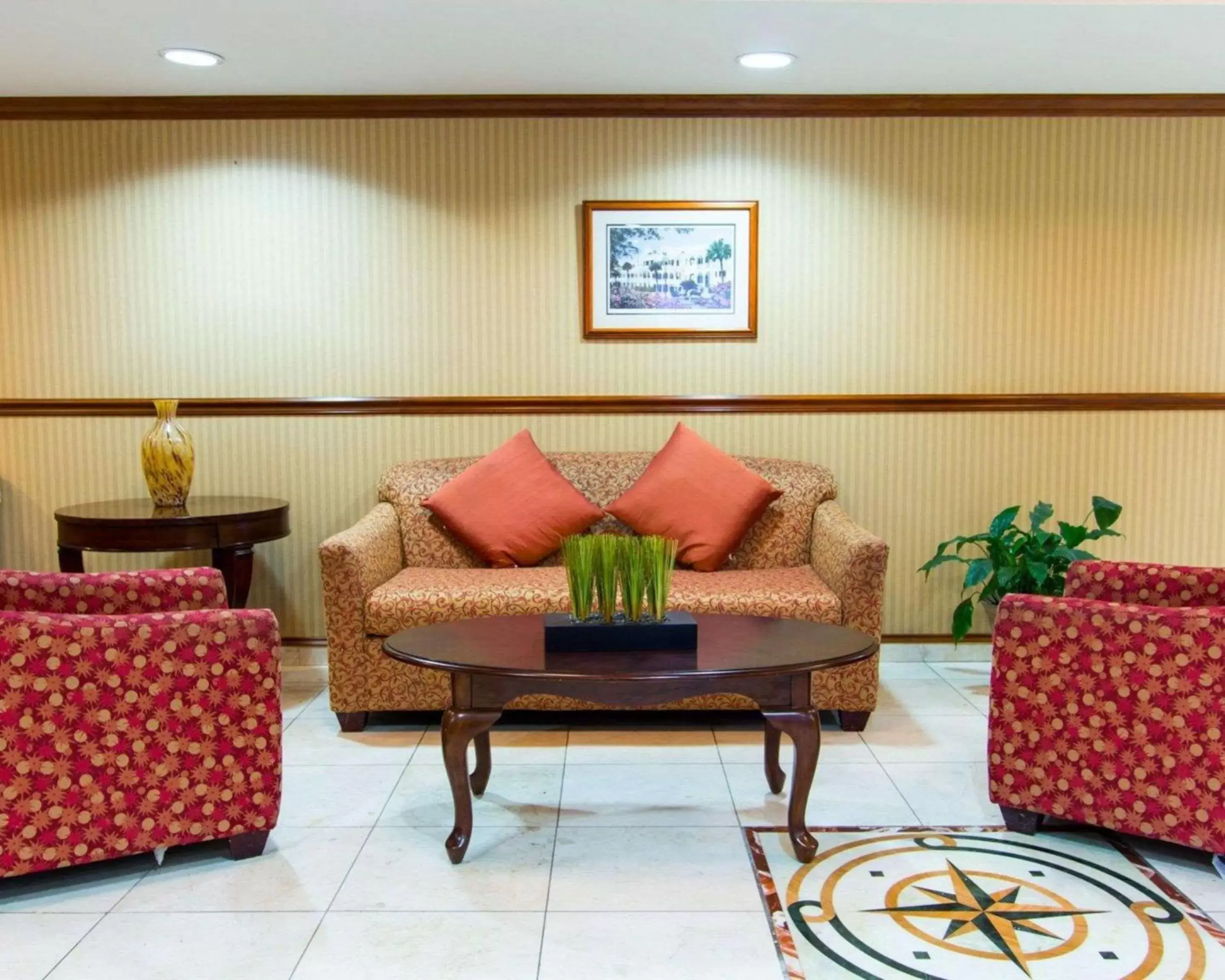 Lobby or reception, Seating Area in Comfort Inn & Suites Airport Convention Center