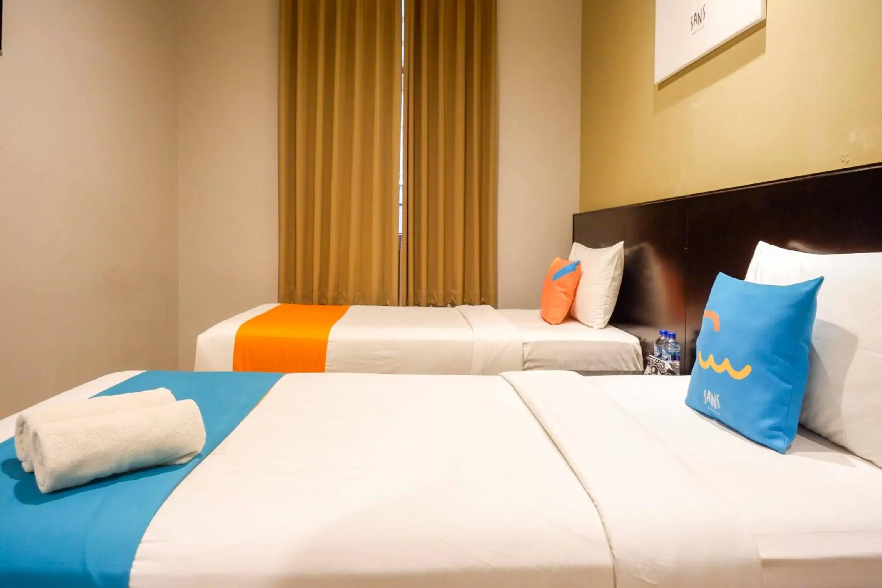 Bedroom, Bed in Sans Hotel Empress Simpang Lima Bedroom, Bed in Sans Hotel Empress Simpang Lima