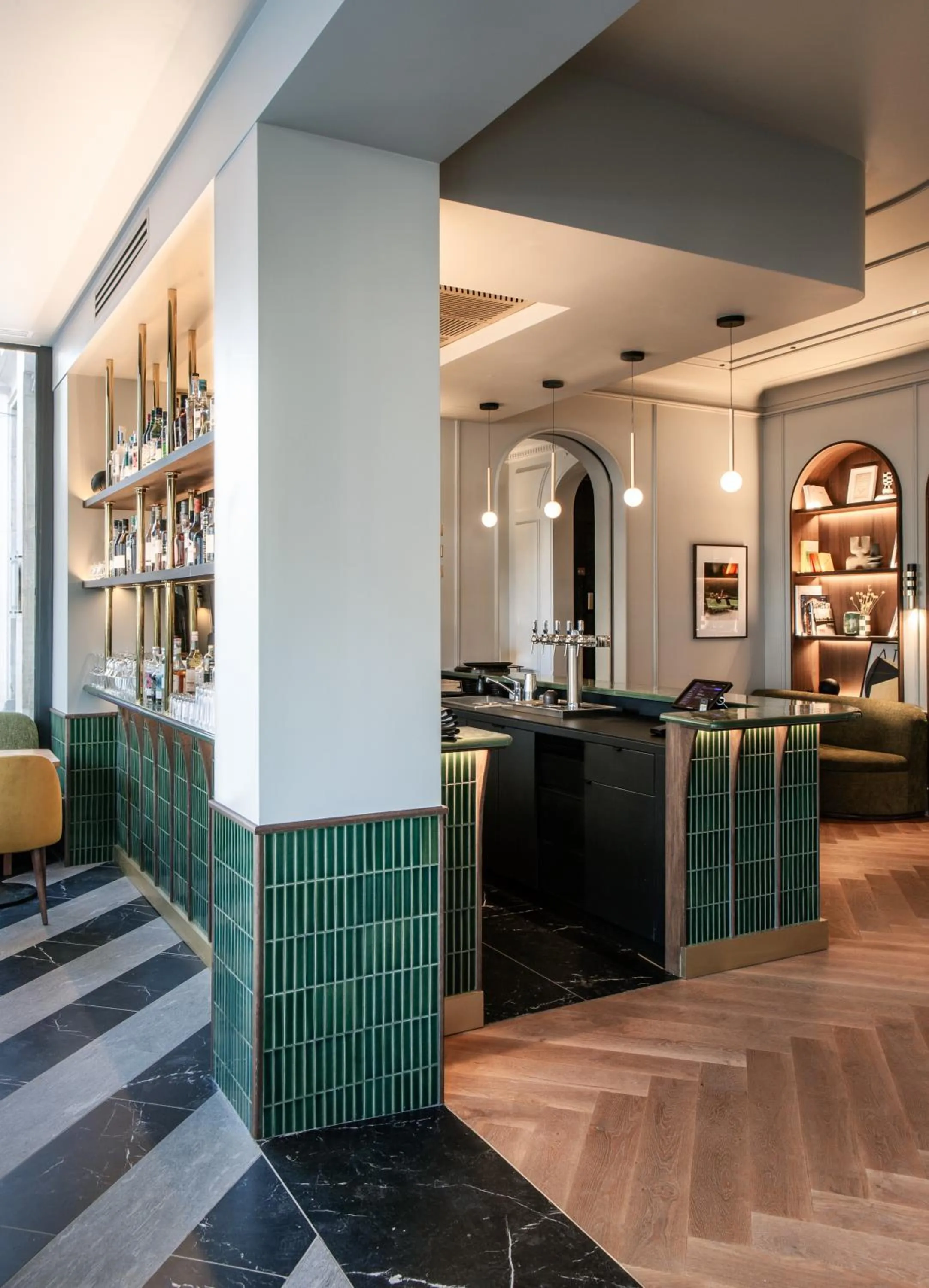 Restaurant/places to eat, Lobby/Reception in ibis Styles Paris Gare du Nord TGV