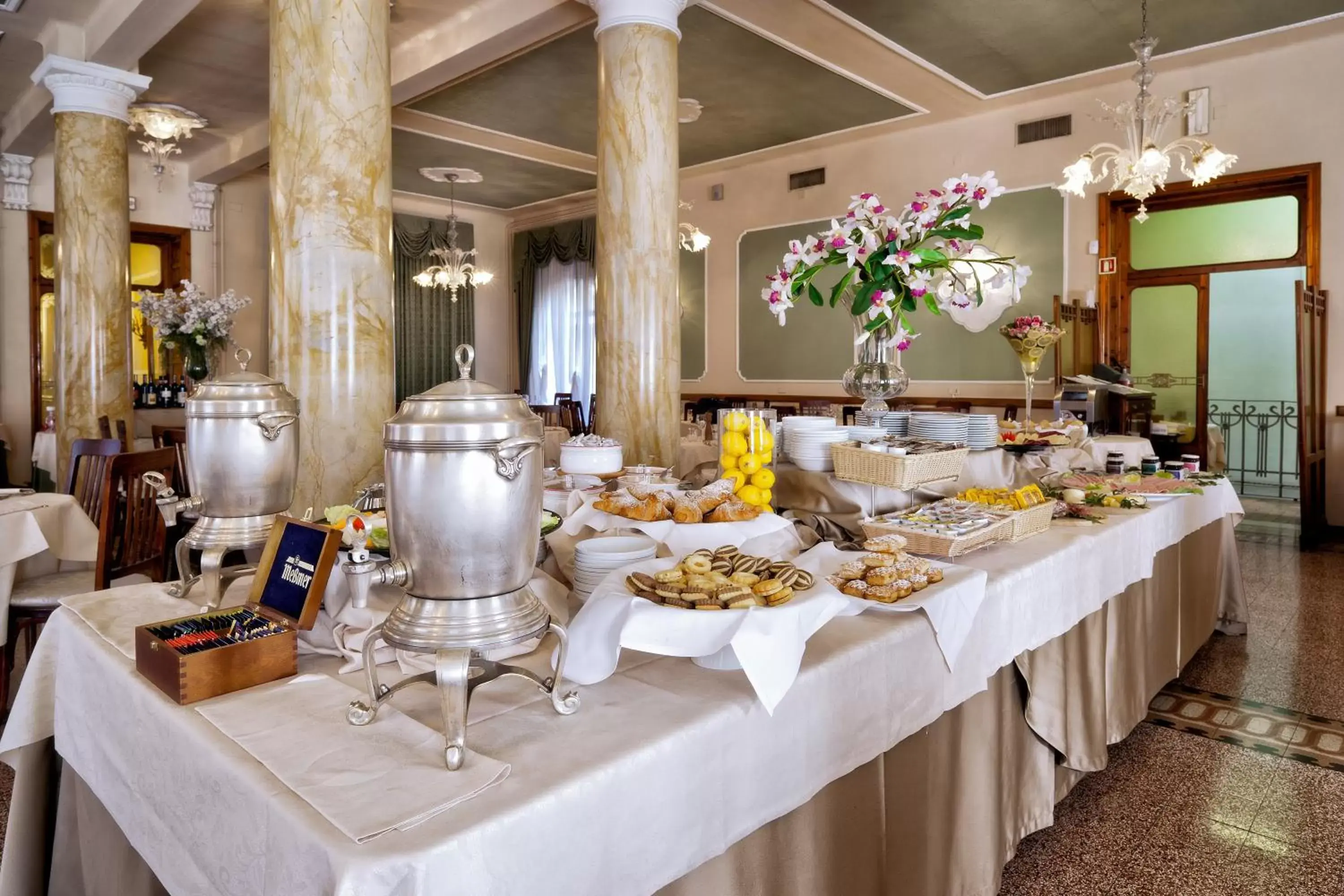 Food and drinks, Restaurant/Places to Eat in Hotel Ercolini & Savi