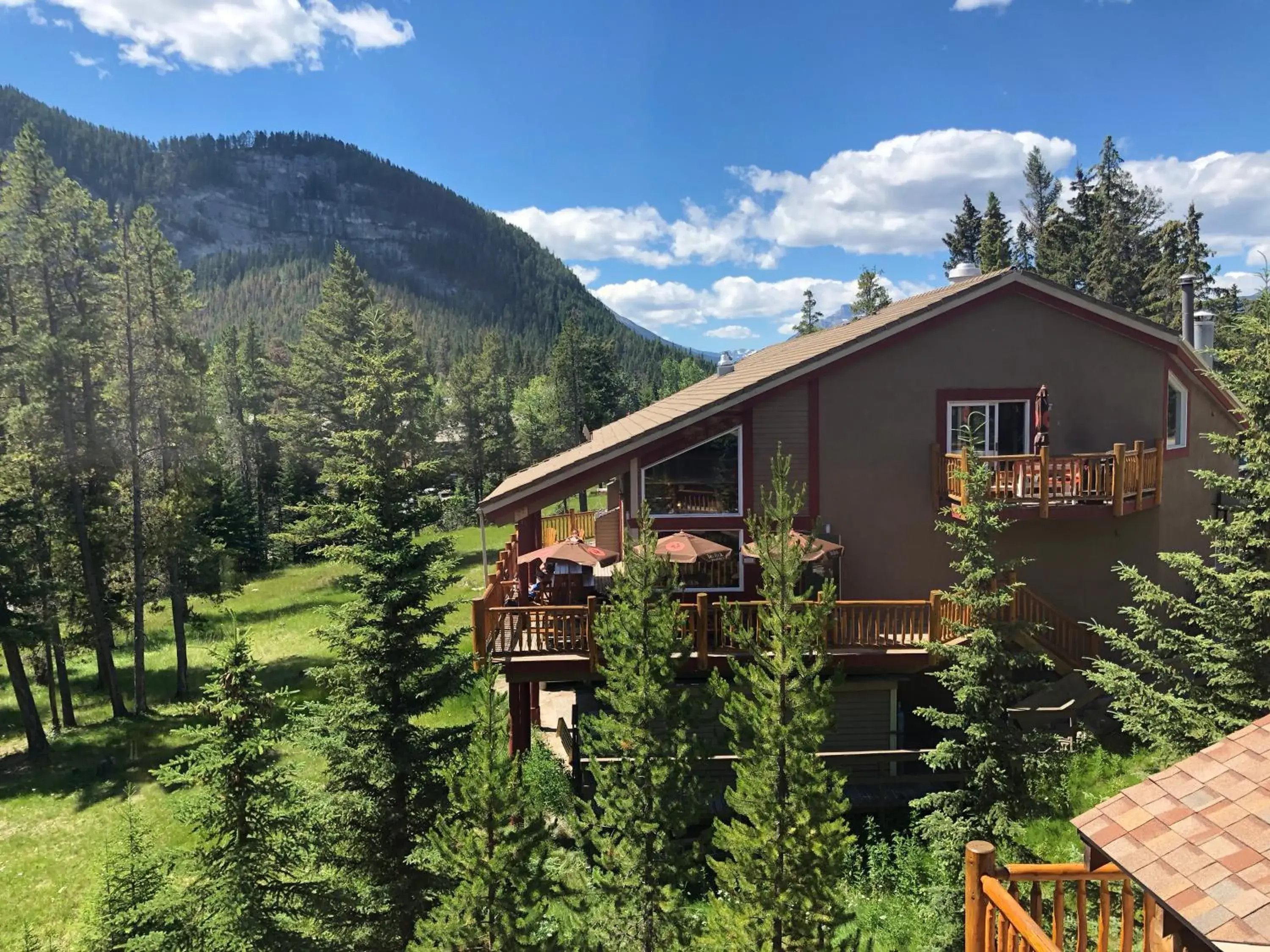 Property Building in HI Banff Alpine Centre - Hostel