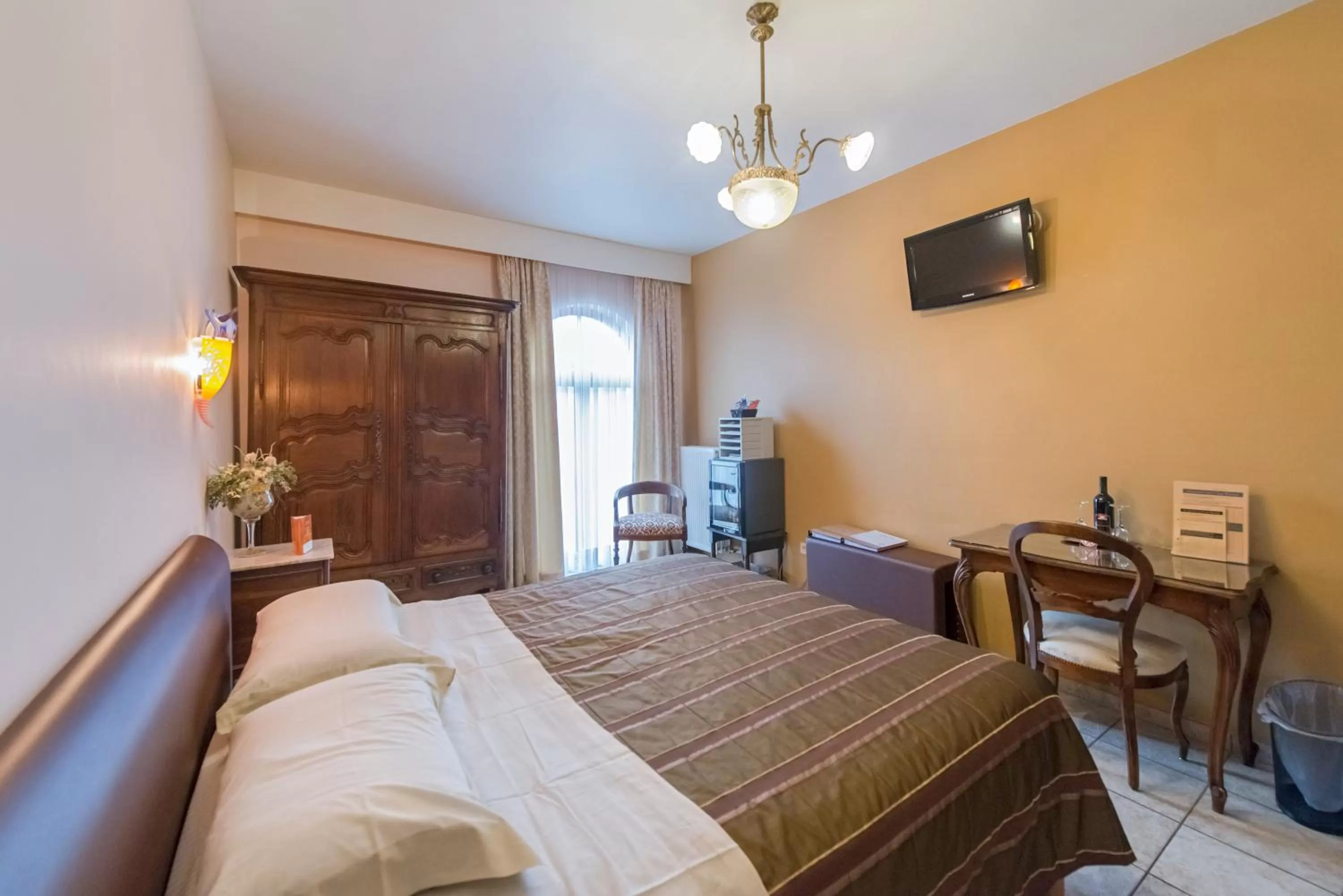 Bedroom, Bed in B&B Casa Roman & Vakantiewoning voor 1 pers tot max 32 personen