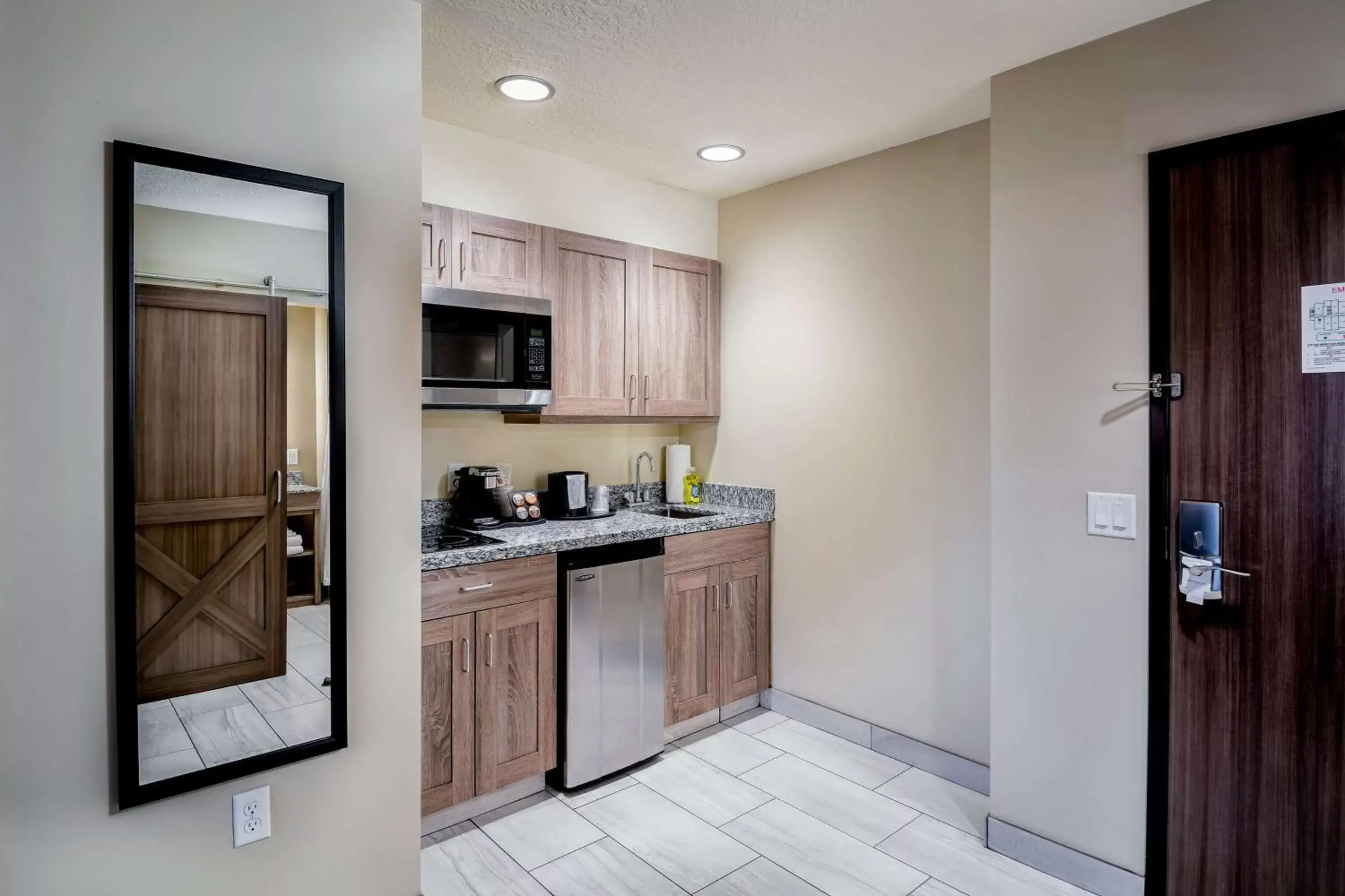 Photo of the whole room, Kitchen/Kitchenette in Best Western Plus Heber Valley Hotel