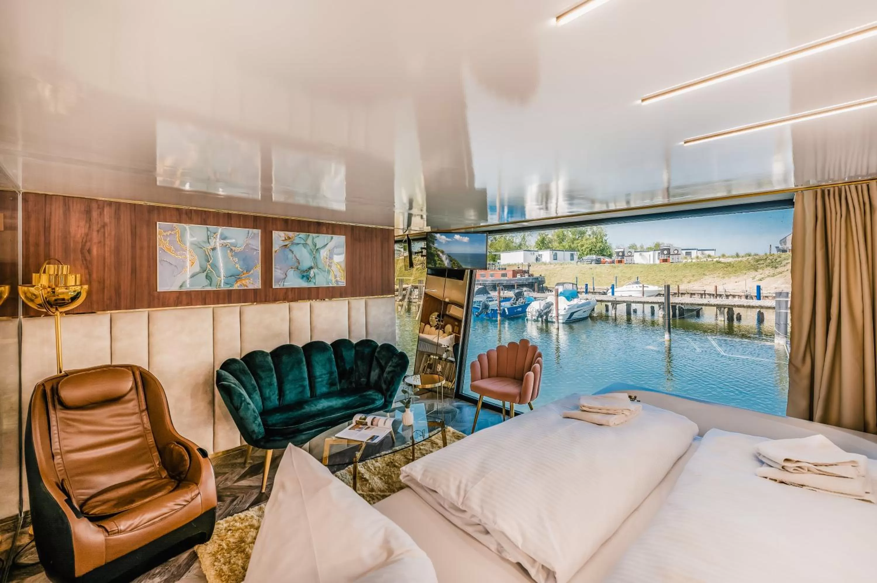 Bed in Marina Martinshafen