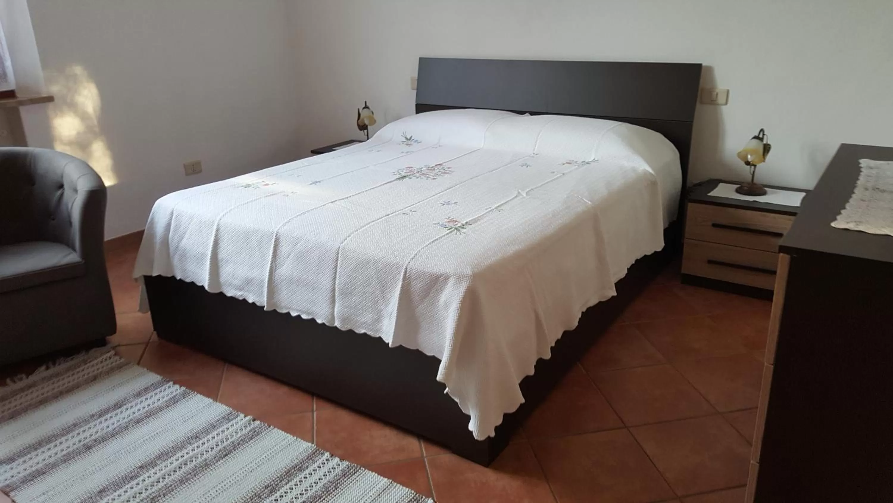 Large Double Room - single occupancy in Orto degli Ulivi