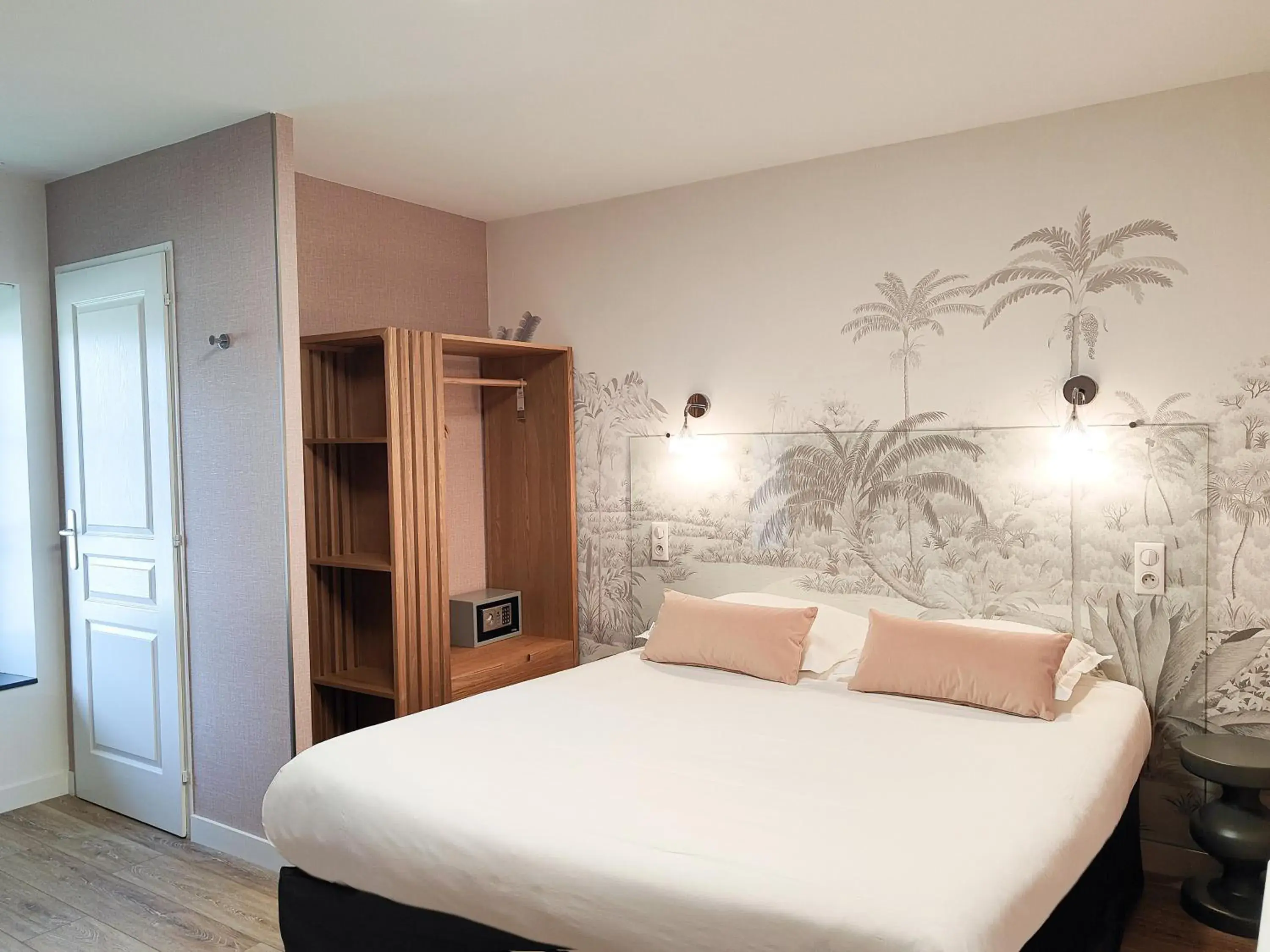 Comfort Double Room - in Dependence in Hotel Château de la Barbinière Comfort Double Room - in Dependence in Hotel Château de la Barbinière