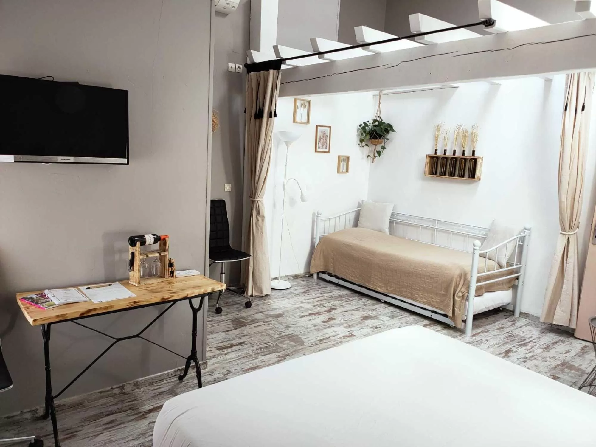 Photo of the whole room, Bed in Chambres d'Hôtes Château Pierre de Montignac