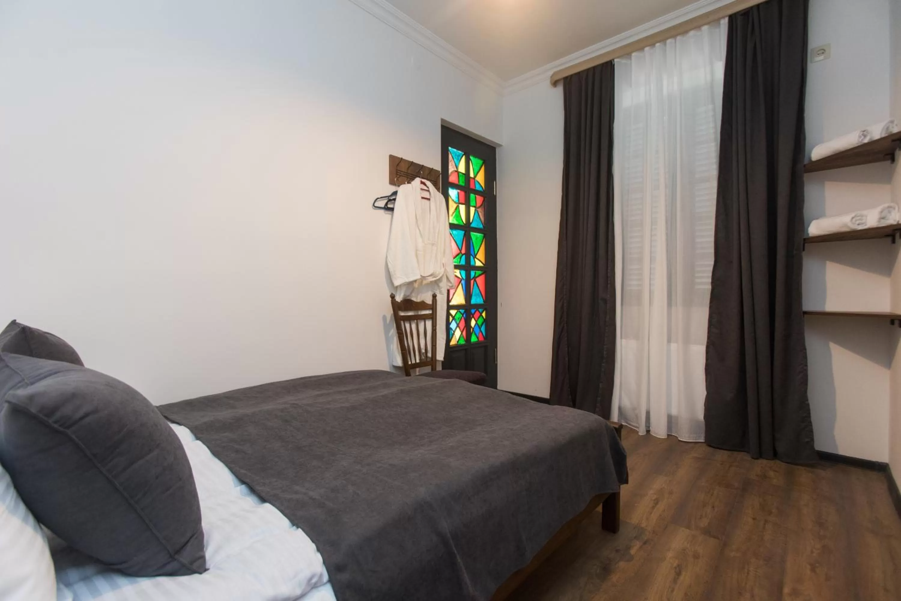 Photo of the whole room, Bed in Grape House