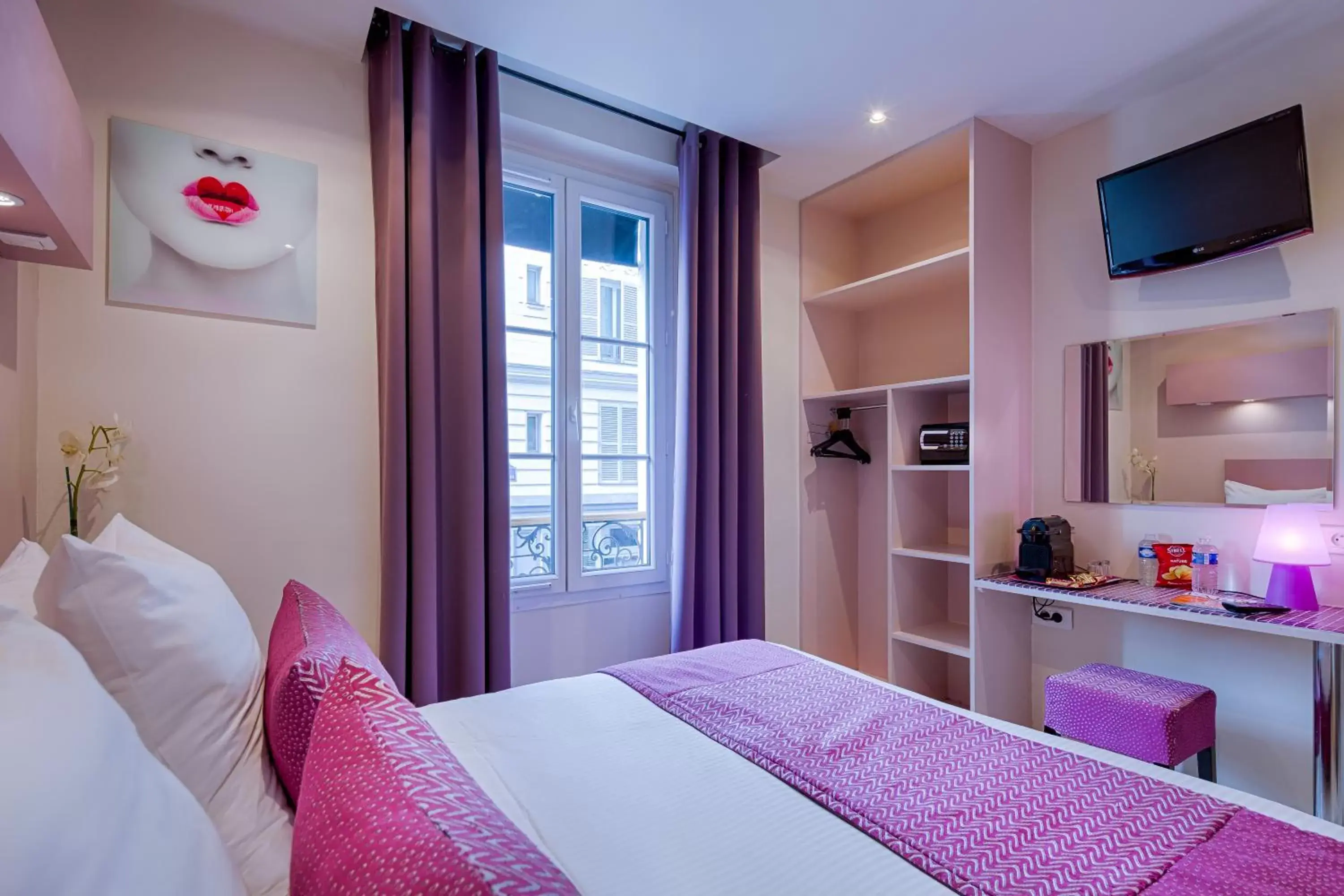 Bedroom, Bed in Pink Hotel