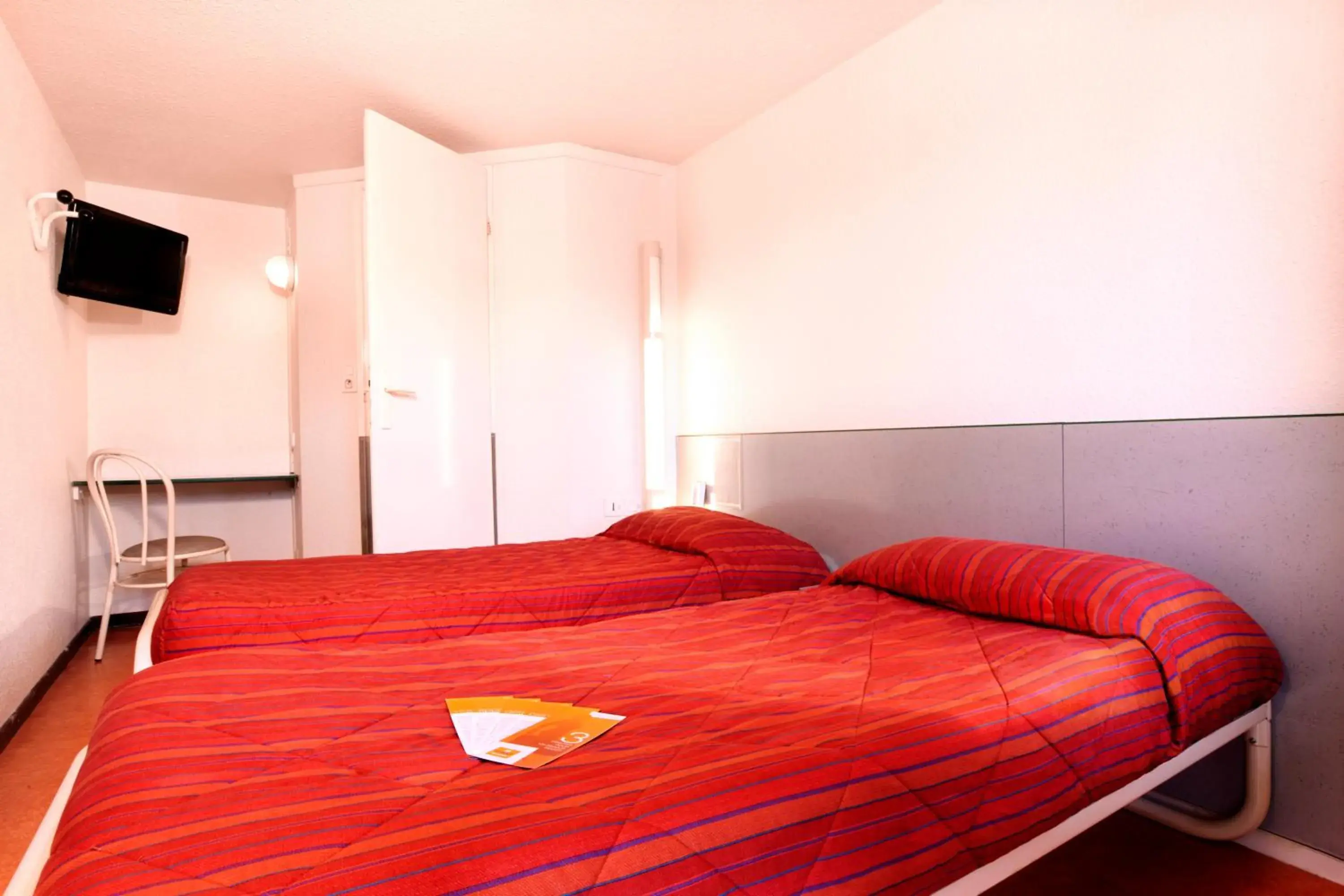 Twin Room in Premiere Classe Evreux