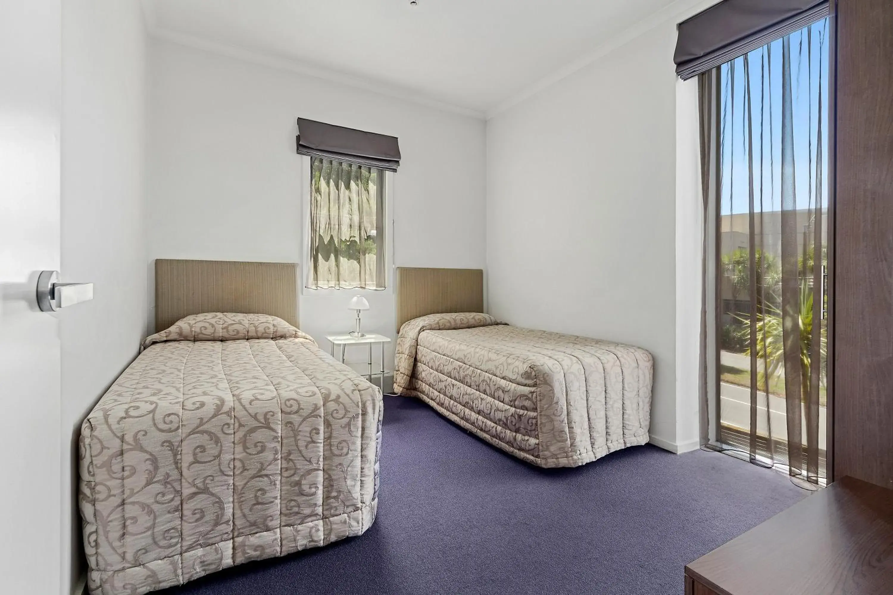 Bed in Amethyst Court Motor Lodge