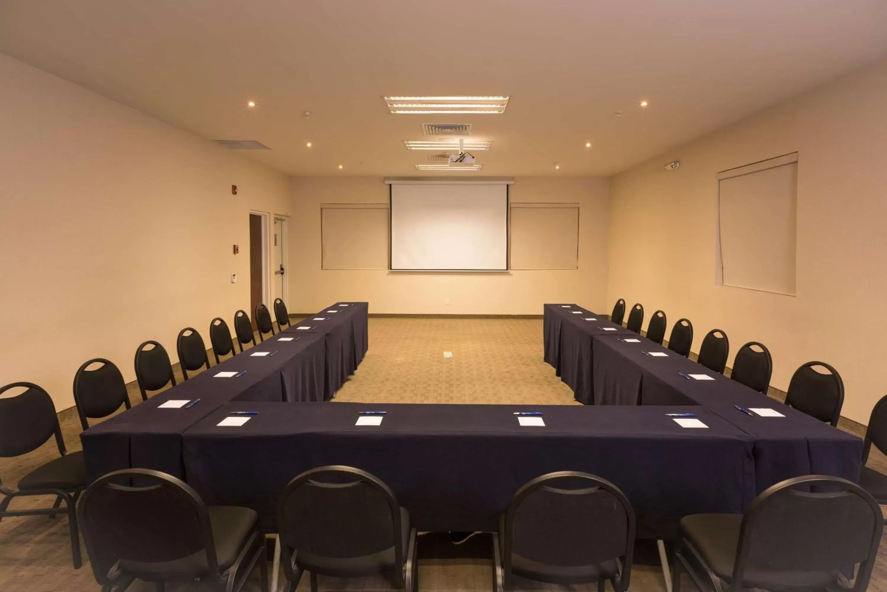 Meeting/conference room in Hampton by Hilton Guadalajara Expo