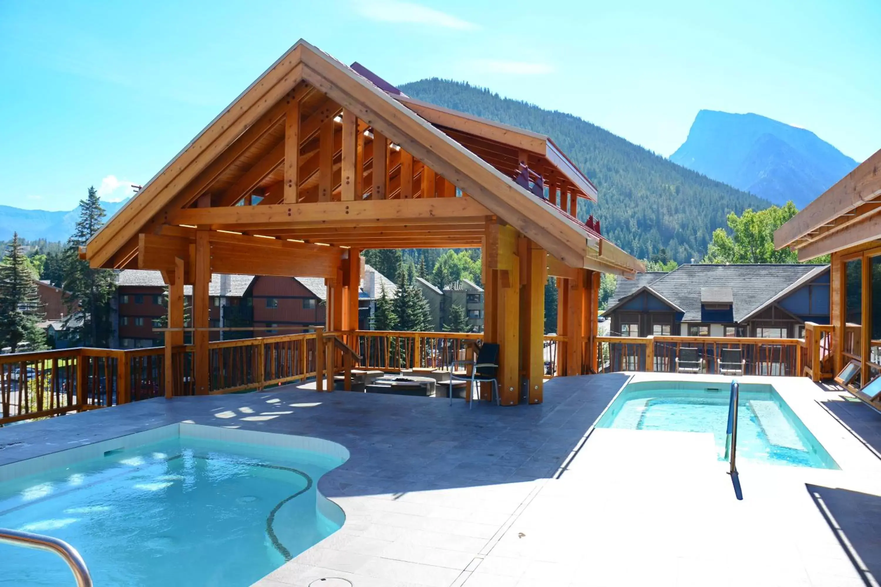 Hot Tub, Swimming Pool in Moose Hotel and Suites