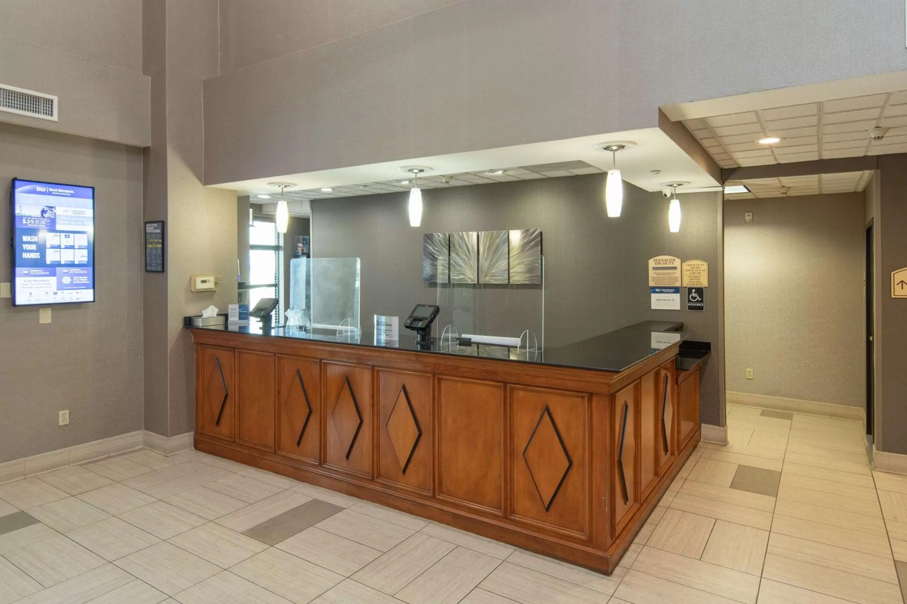 Lobby or reception in Best Western Inn & Suites San Mateo - San Francisco Airport