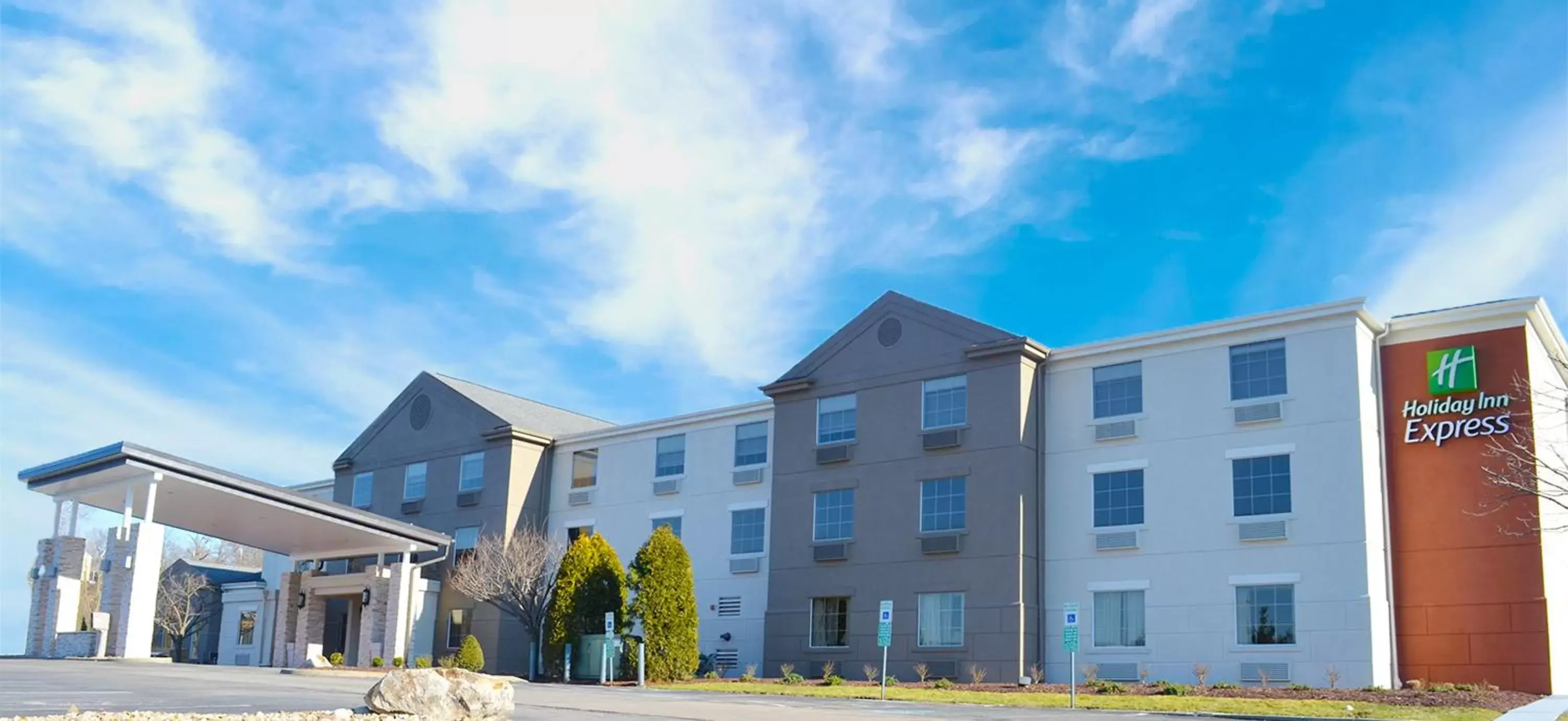 Property building in Holiday Inn Express Pittsburgh-Bridgeville, an IHG Hotel