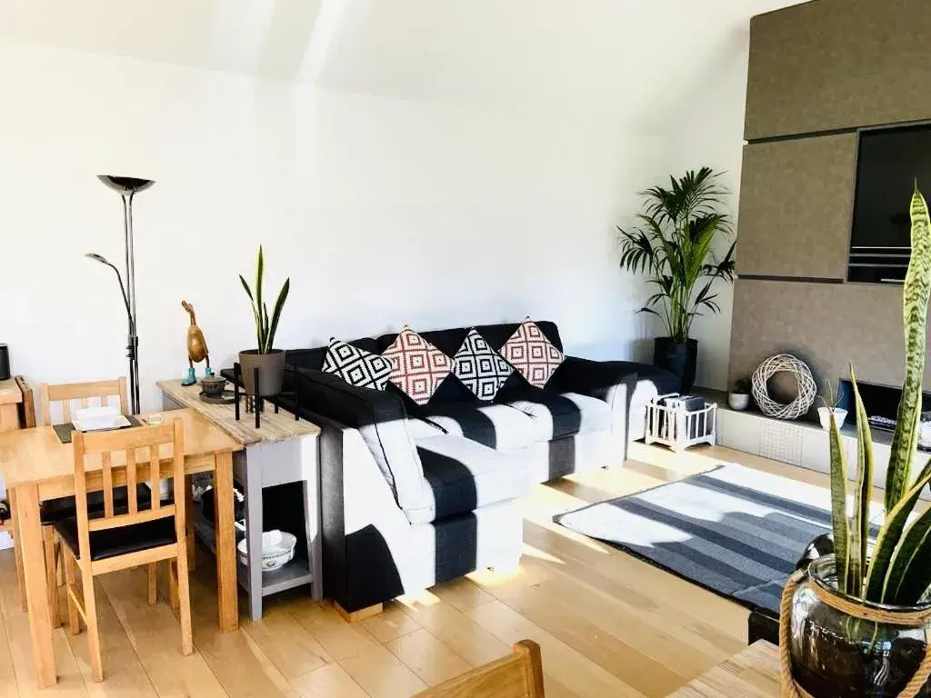 Kitchen or kitchenette, Seating Area in The Thorpe Guesthouse