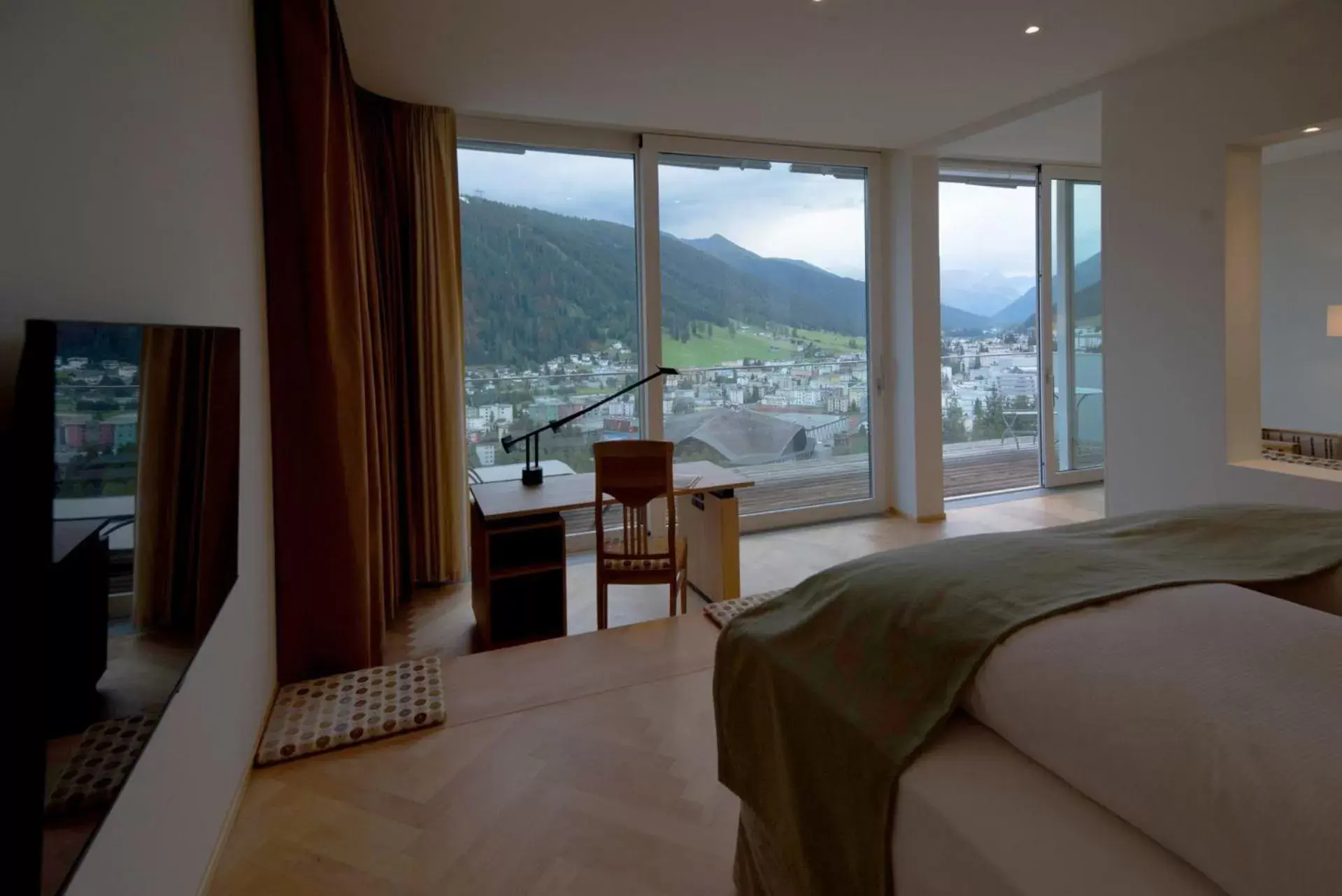 Photo of the whole room, Mountain View in Waldhotel & SPA Davos - for body & soul