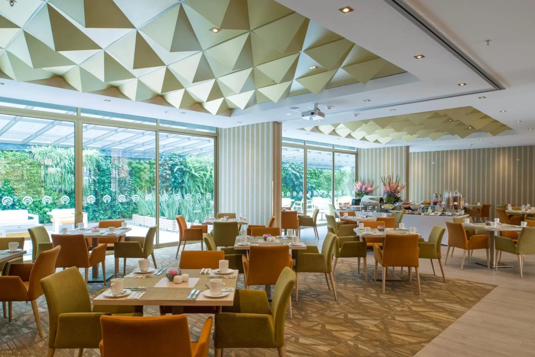 Restaurant/places to eat in Hotel El Dorado Bogota