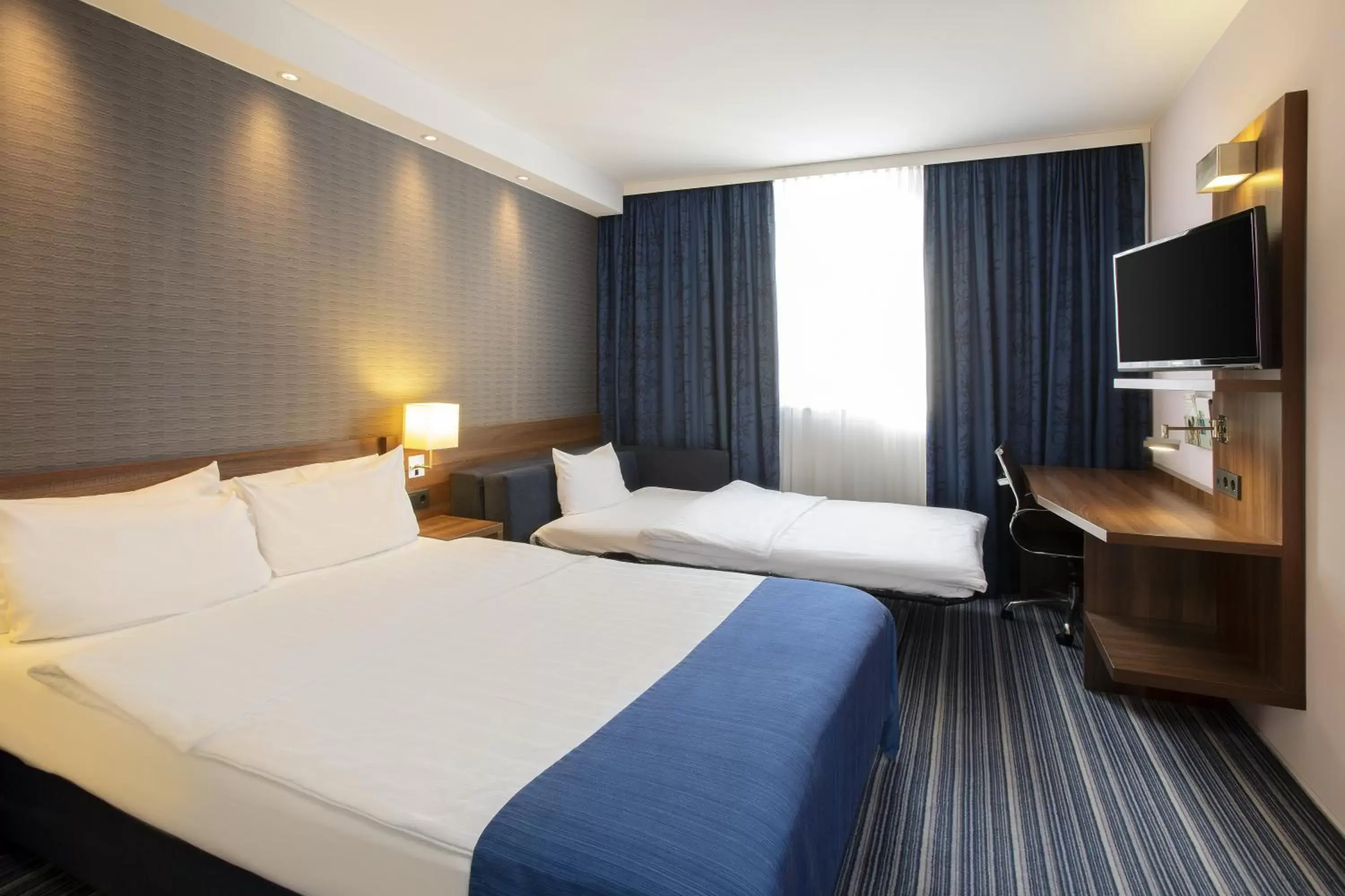 Photo of the whole room, Bed in Holiday Inn Express Neunkirchen, an IHG Hotel