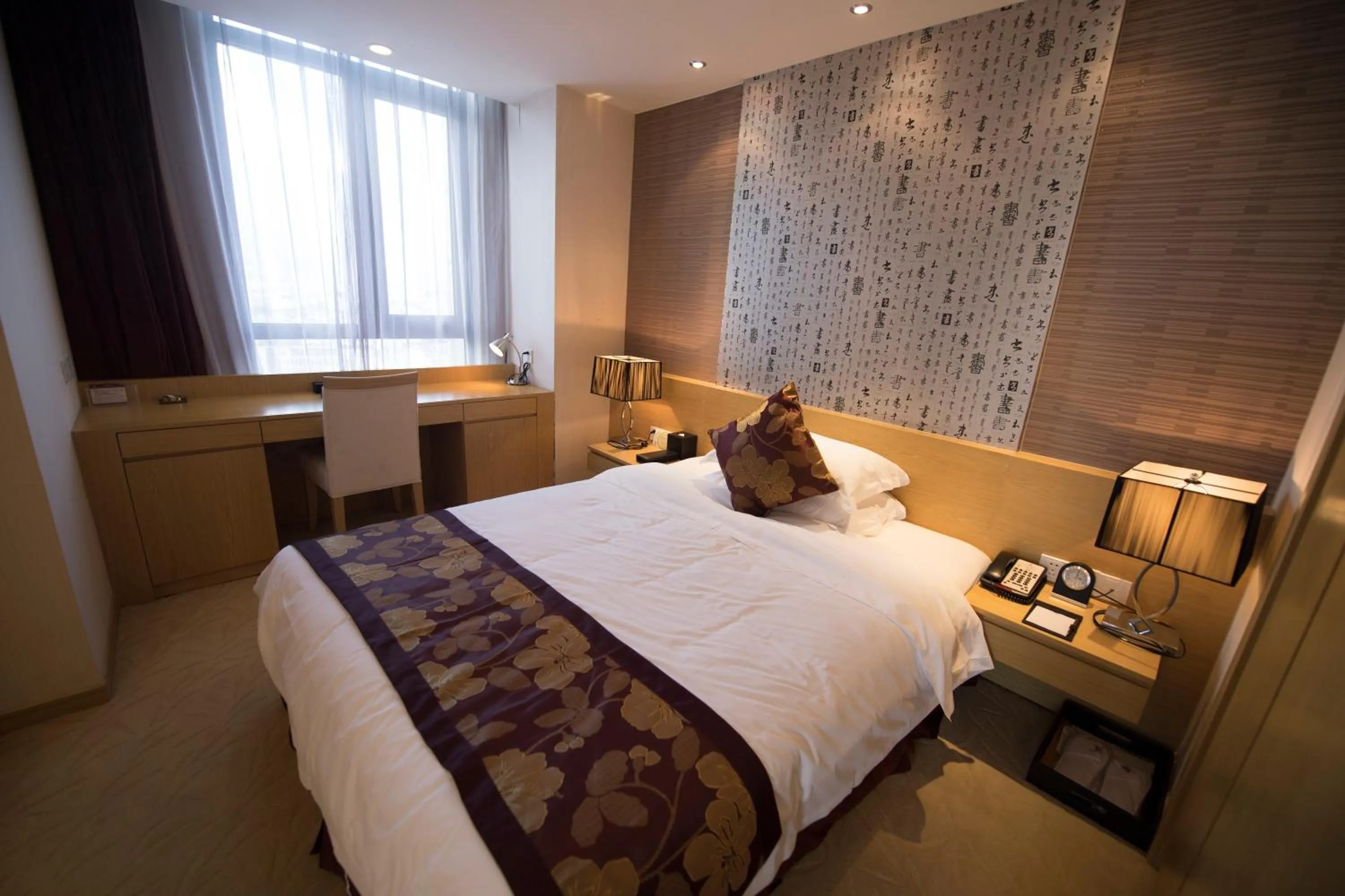 Bed in Suzhou Sun Plaza Hotel