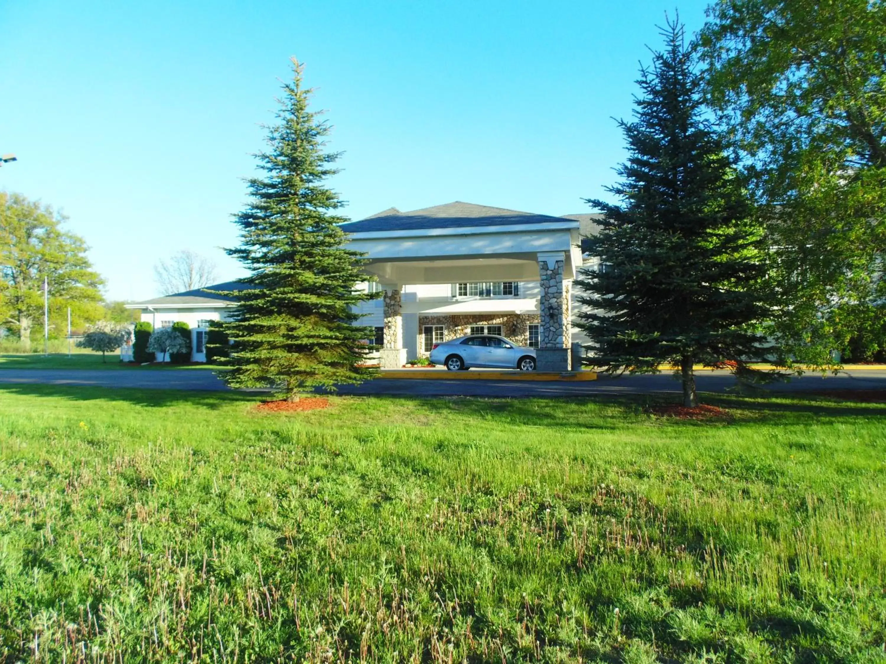 Natural landscape, Property Building in American Inn and Suites Houghton Lake