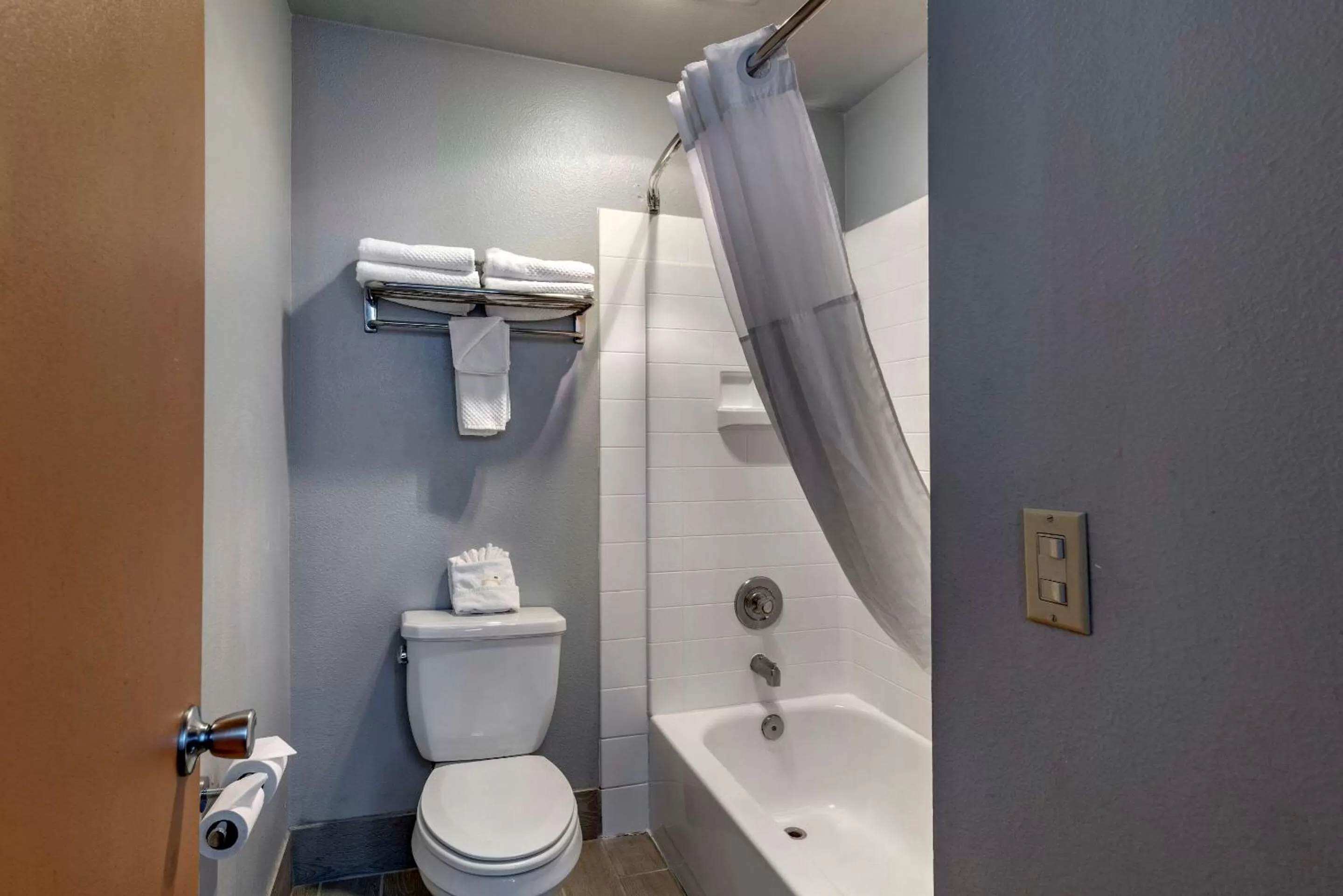 Bedroom in Quality Inn