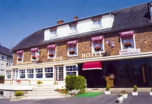 Facade/entrance, Property Building in Hôtel La Pocatière