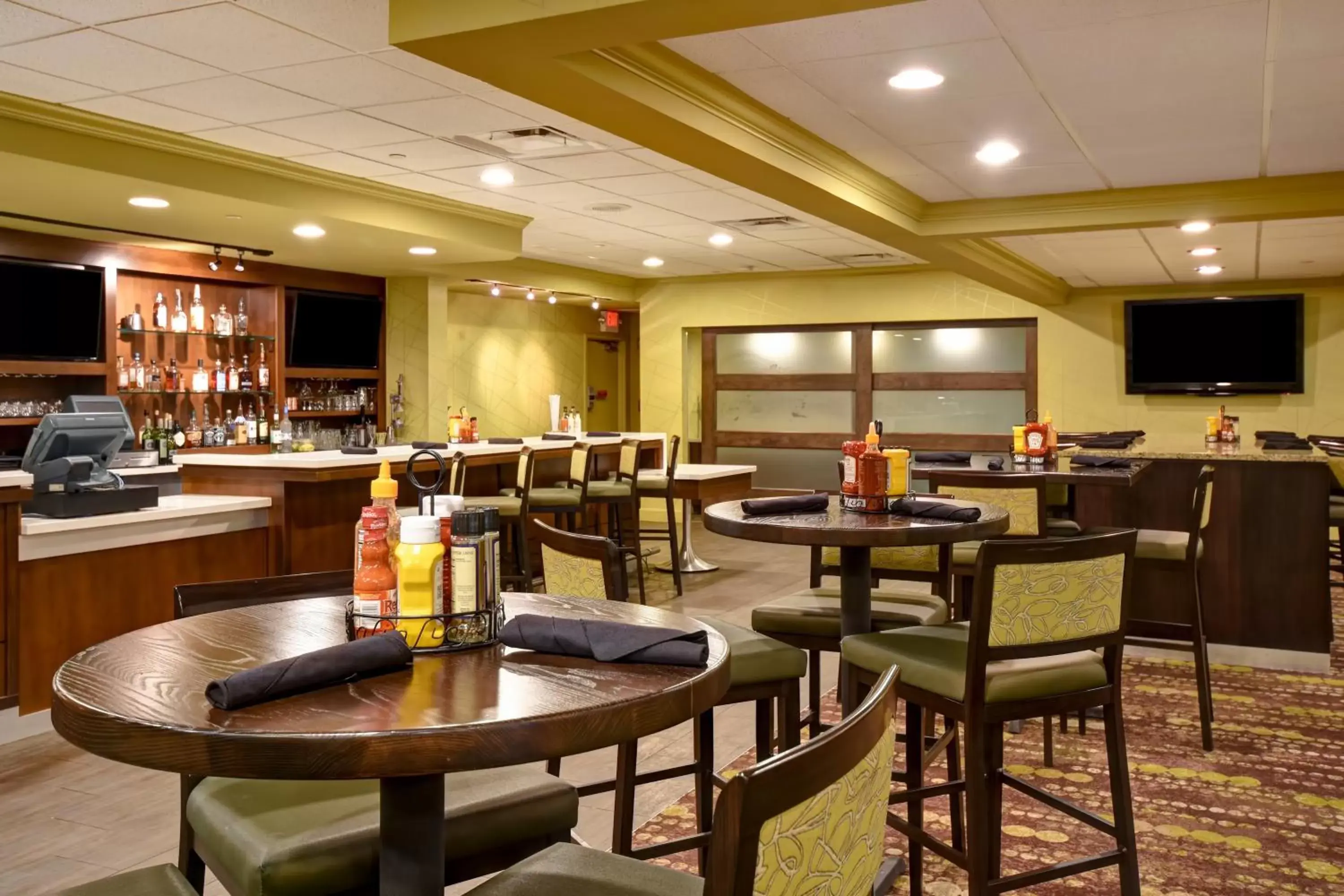 Restaurant/Places to Eat in Holiday Inn Cincinnati-Riverfront, an IHG Hotel