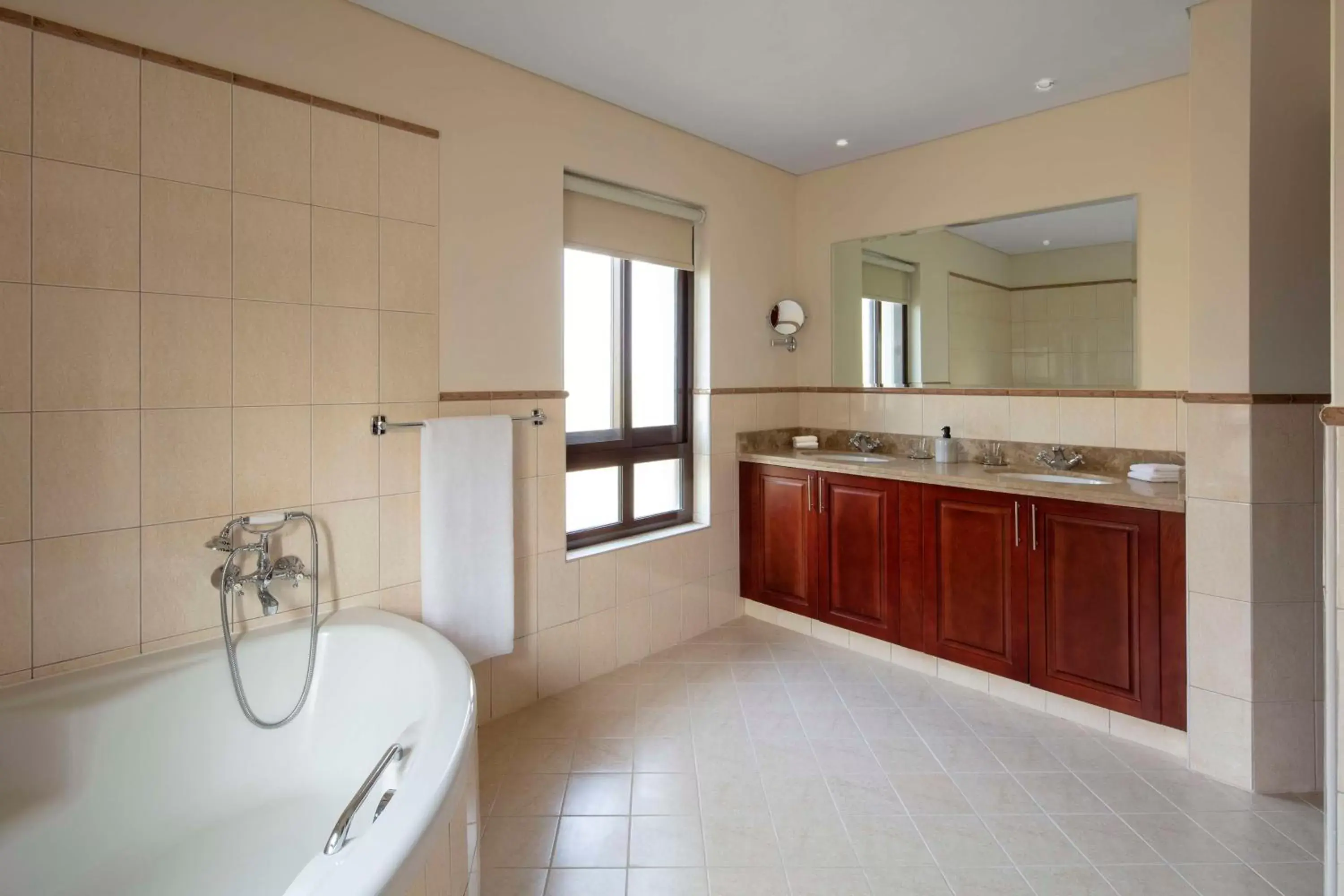 Bathroom, Kitchen/Kitchenette in Park Hyatt Dubai
