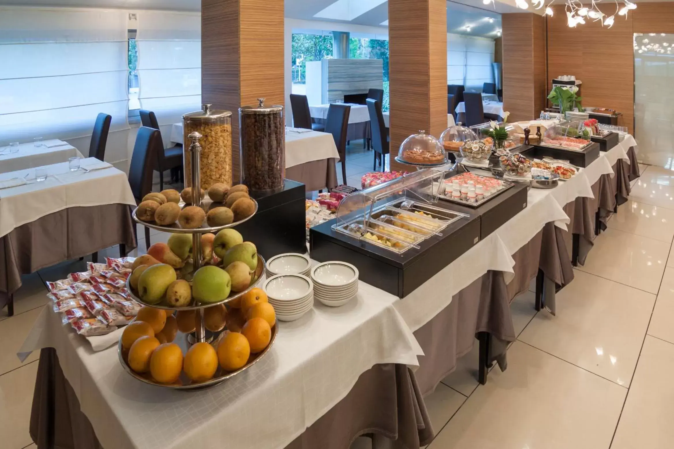 Continental breakfast, Food in Inverigo Hotel