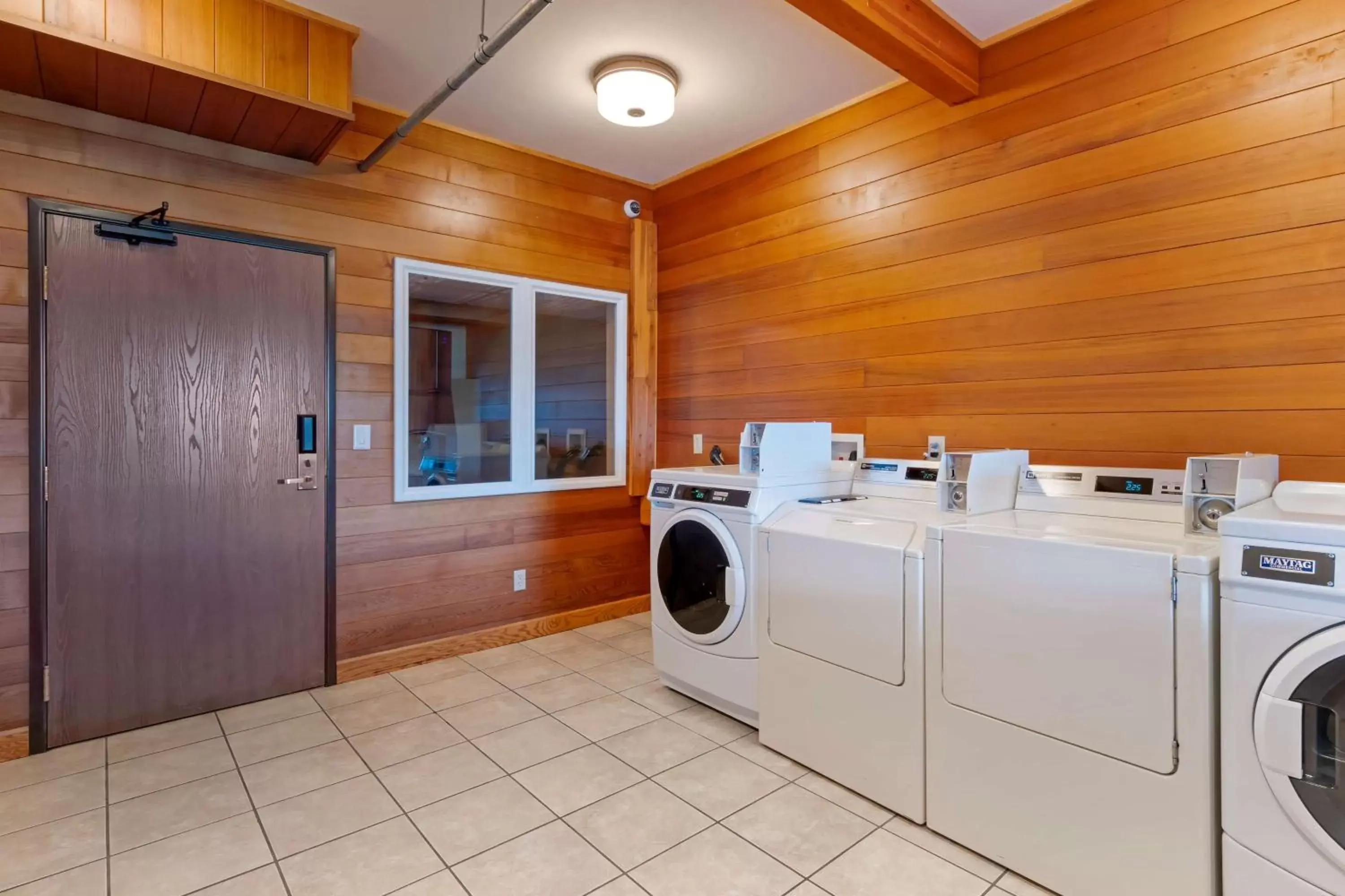 laundry, Kitchen/Kitchenette in Best Western Blackfoot Inn