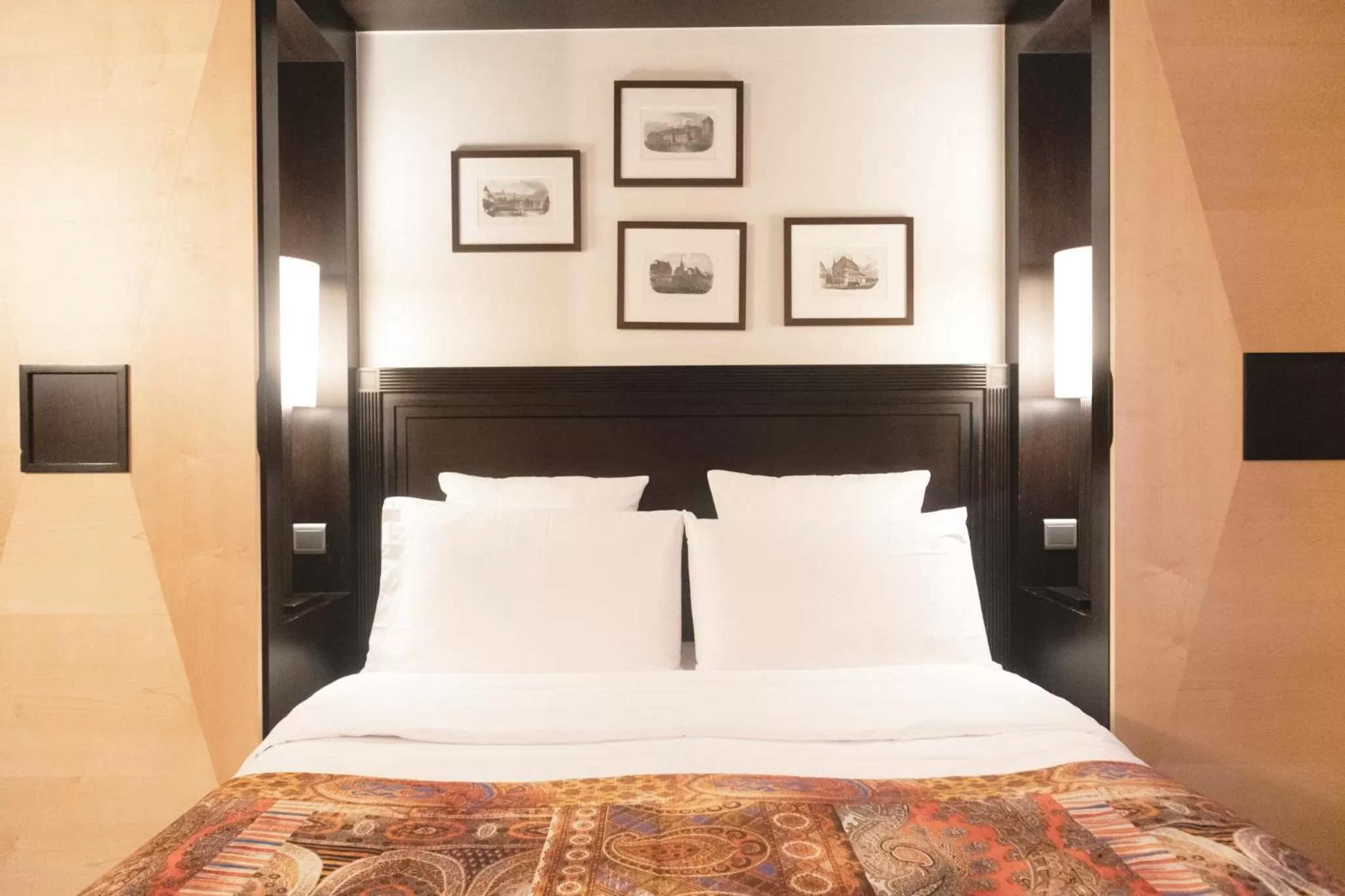 Bedroom, Bed in Hôtel Régent Contades