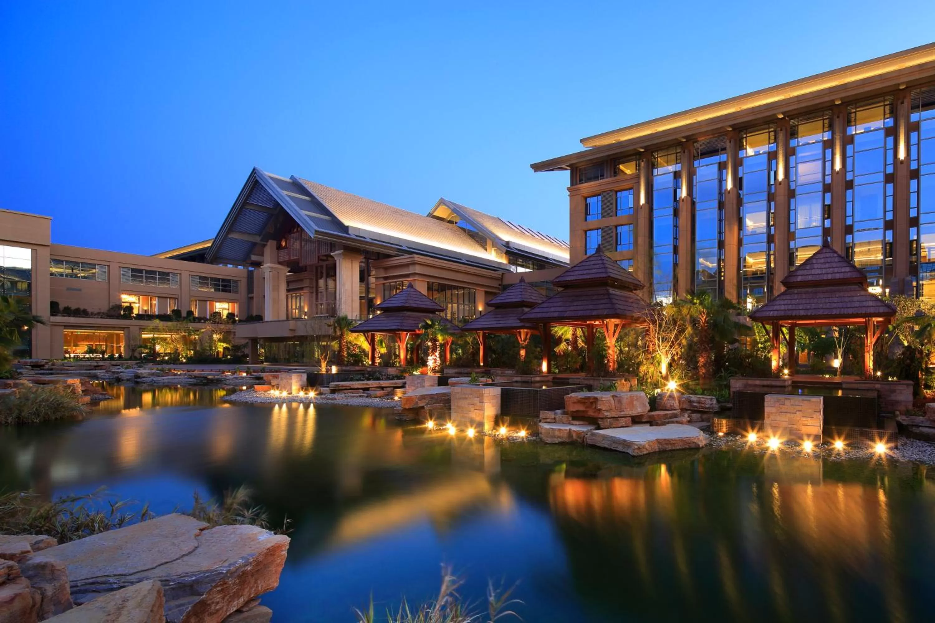 Night in InterContinental Kunming by IHG