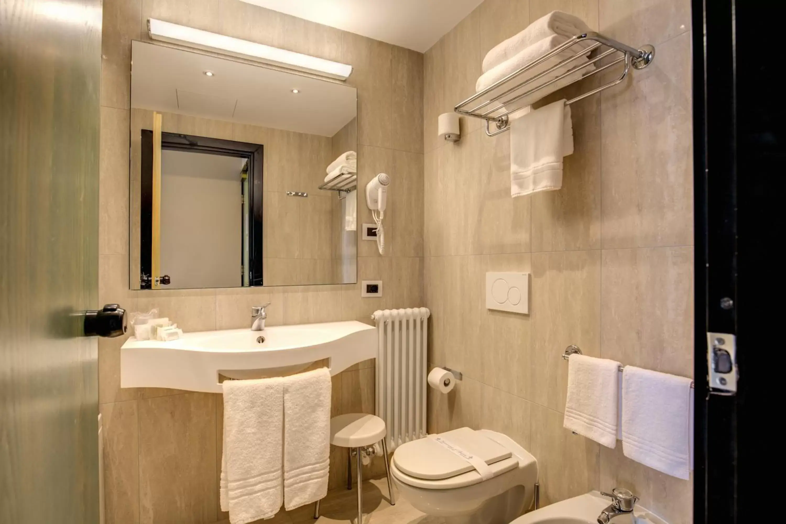 Bathroom in Albergo Firenze