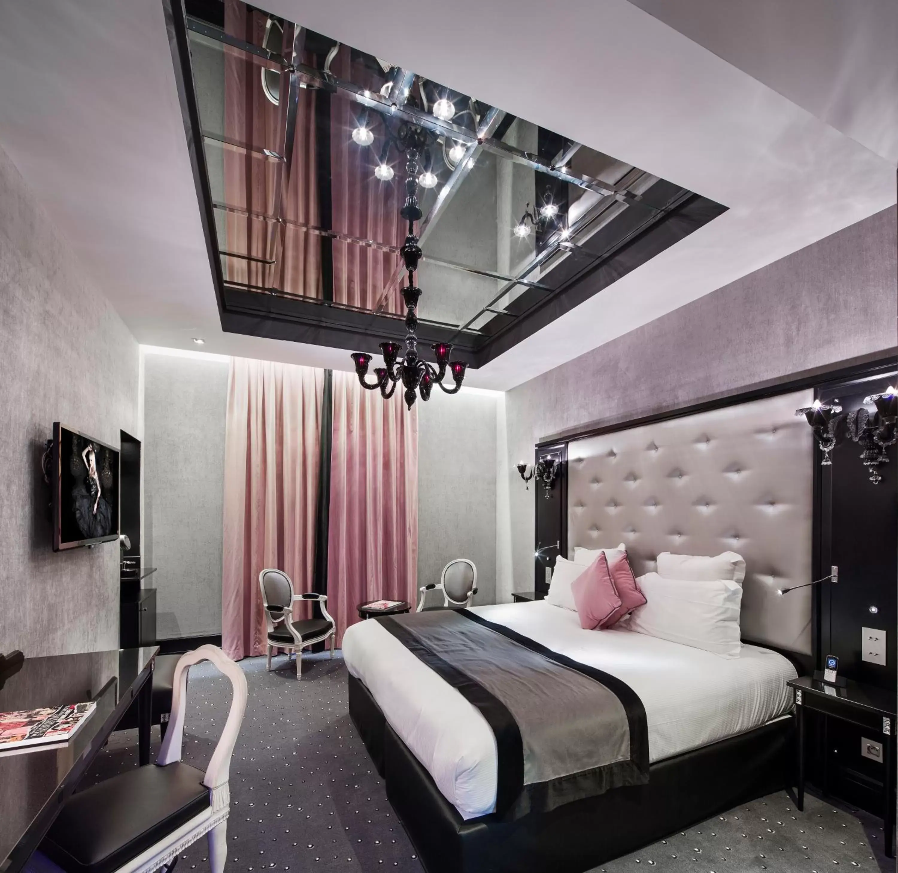 Photo of the whole room, Bed in Maison Albar Hotels Le Diamond