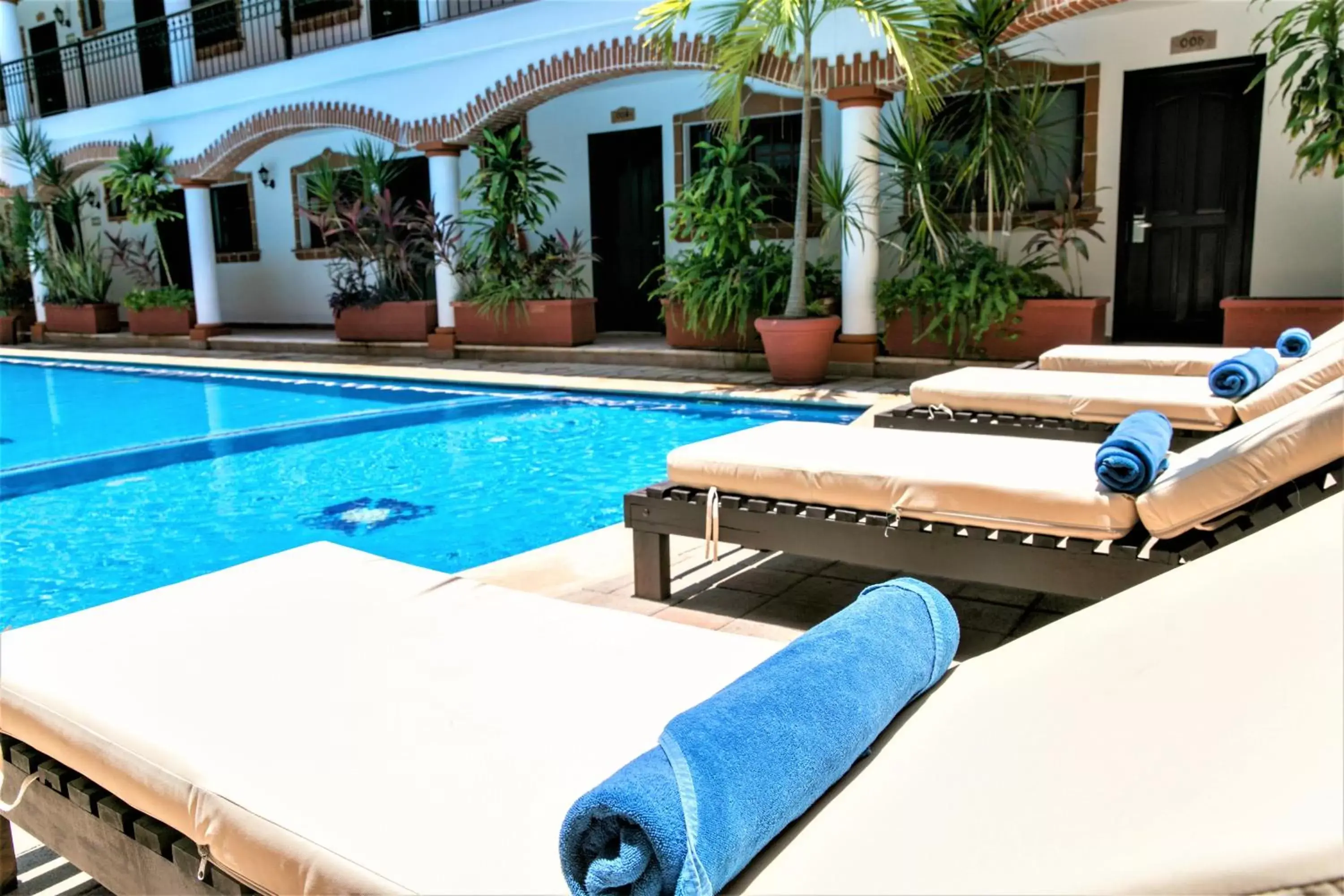 Swimming Pool in Hotel Colonial Playa del Carmen