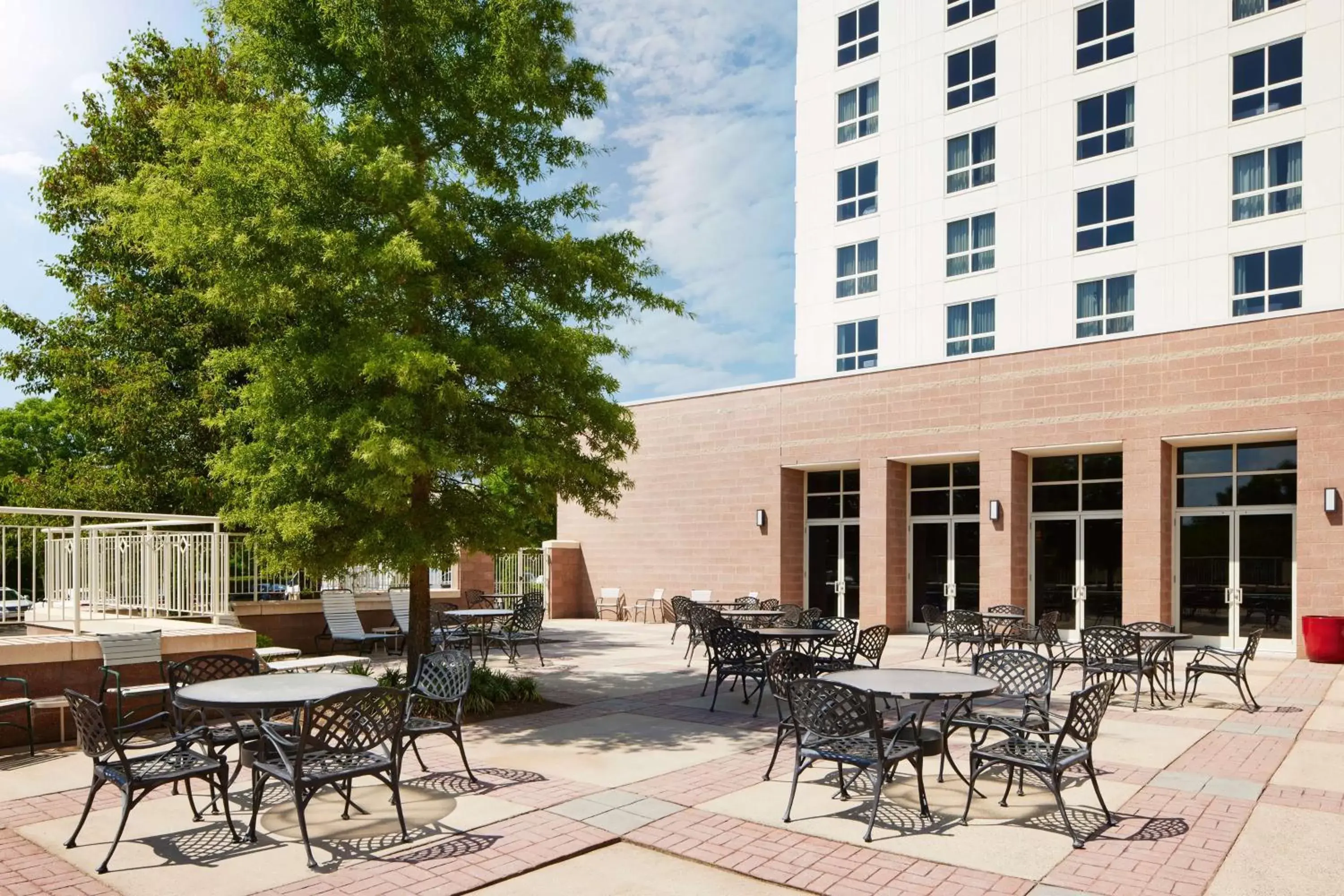 Patio in Hilton Charlotte Airport Hotel