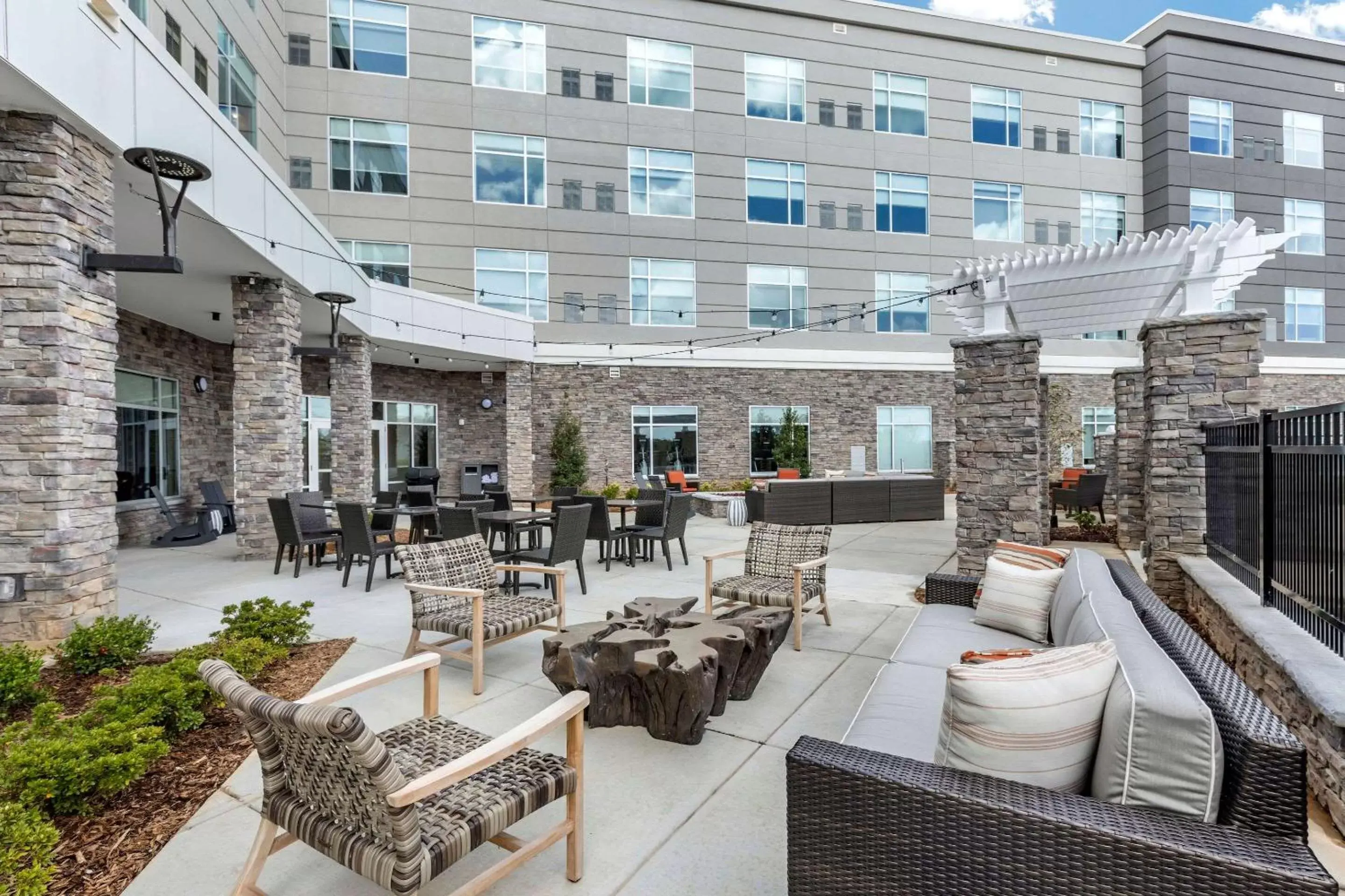 Patio, Restaurant/Places to Eat in Cambria Hotel Greenville