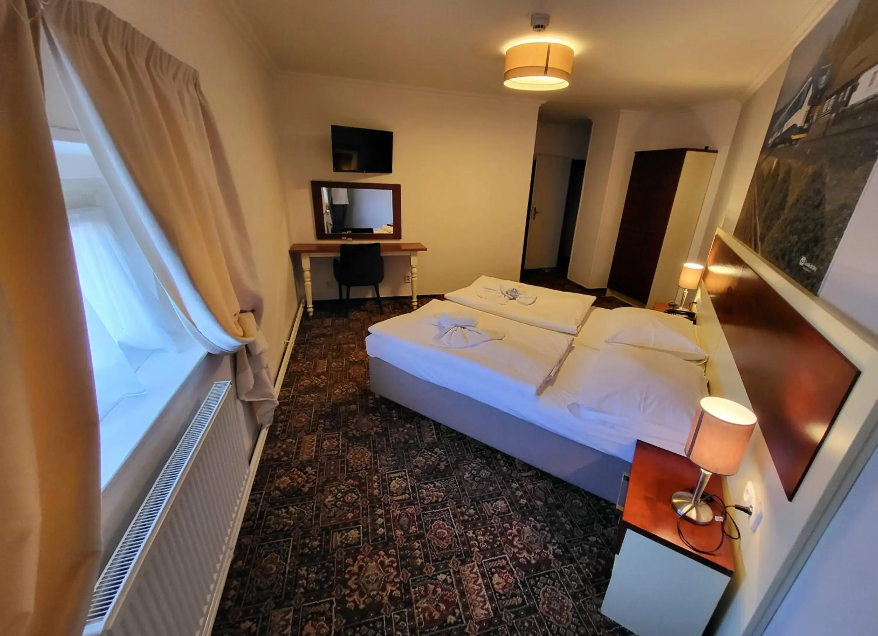 Photo of the whole room, Bed in City-Inn