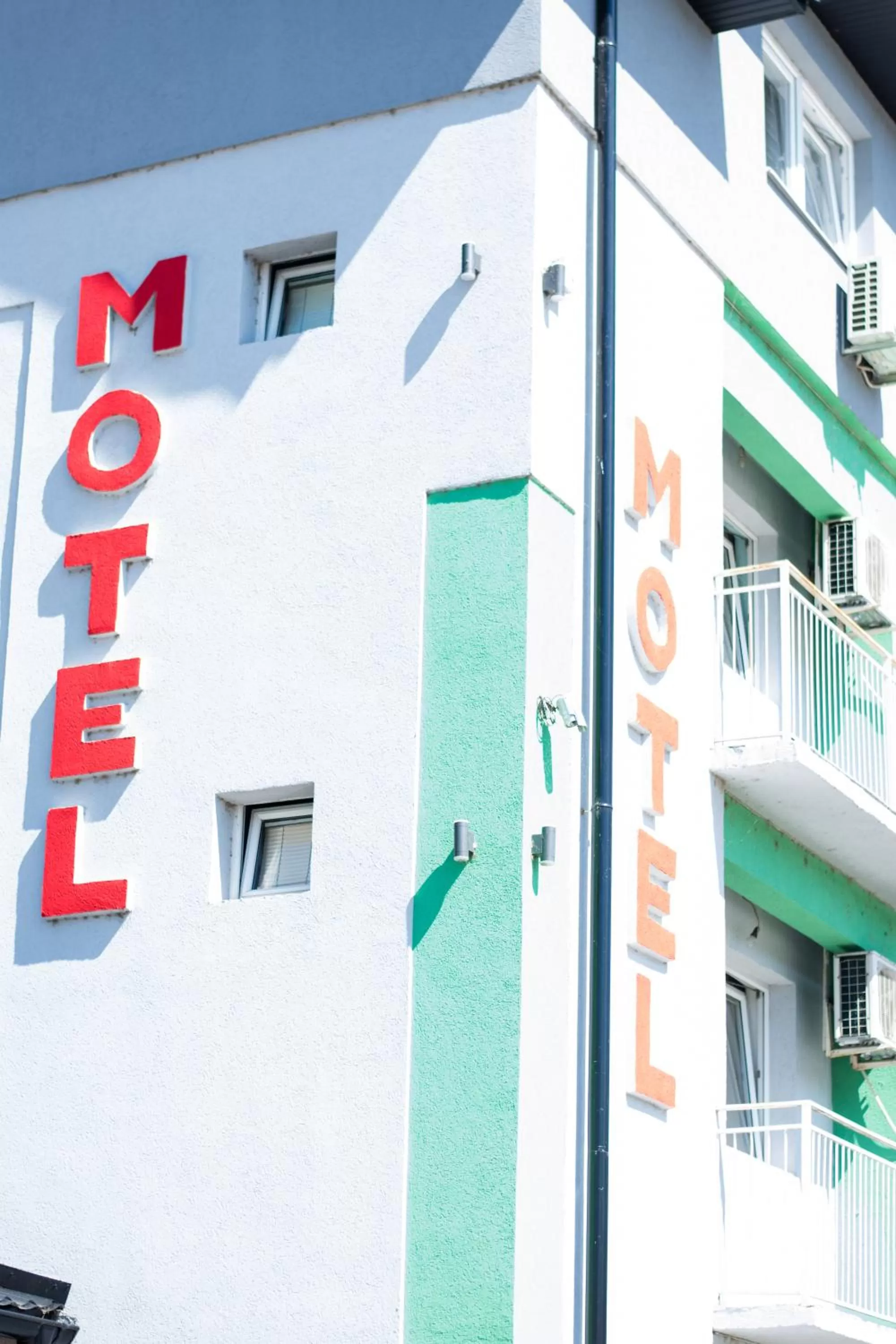 Motel Aura