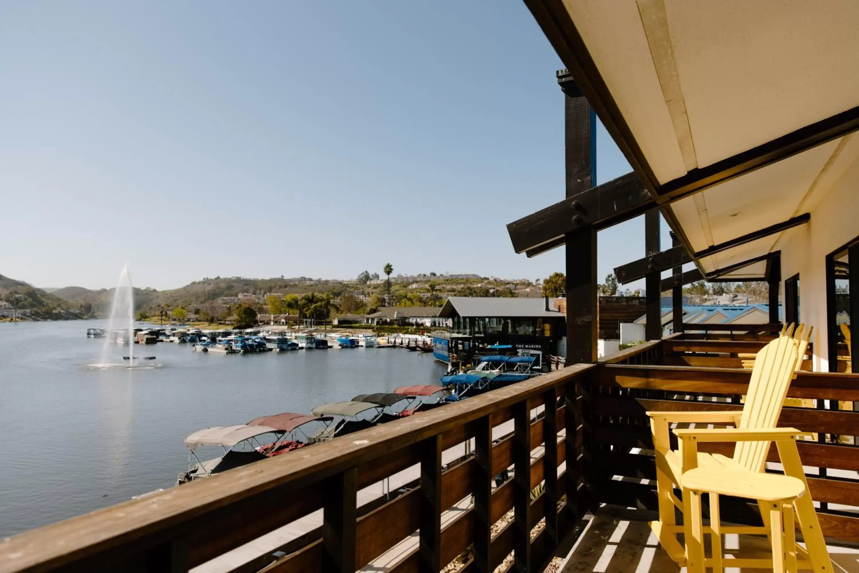 Premier Lake View King in Lakehouse Resort Premier Lake View King in Lakehouse Resort